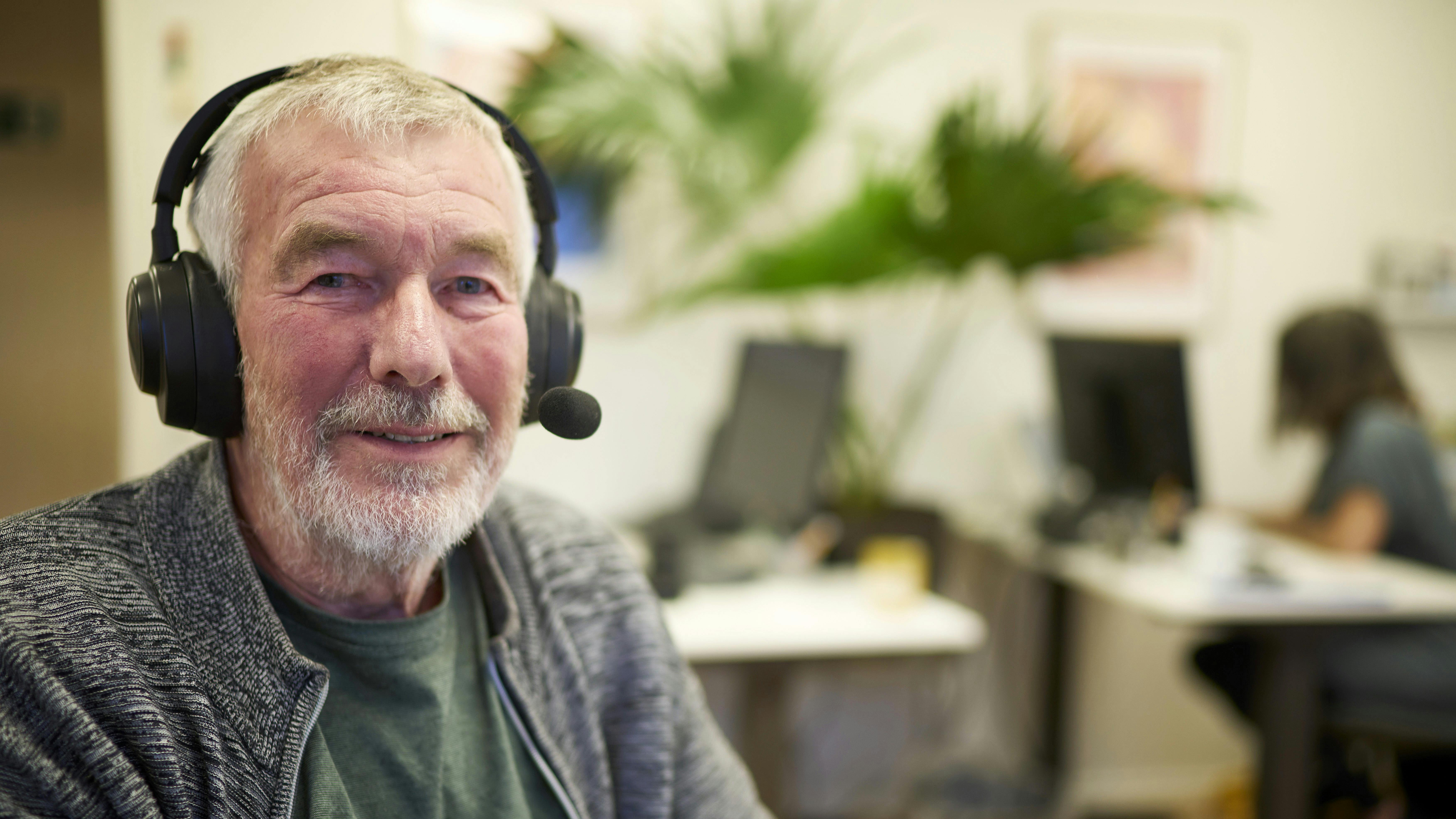 Bent Sundgaard er selv pårørende til en person, som lever med en psykisk lidelse. Nu hjælper han andre i samme situation som frivillig rådgiver hos SINDs Landsdækkende telefonrådgivning.