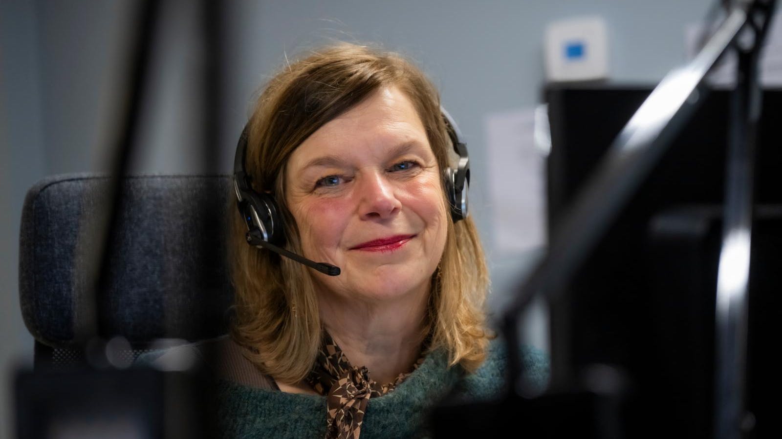 Helle Enghardt får også talt om sin egen sorg, når hun besvarer opkald fra andre, der har mistet en nær.