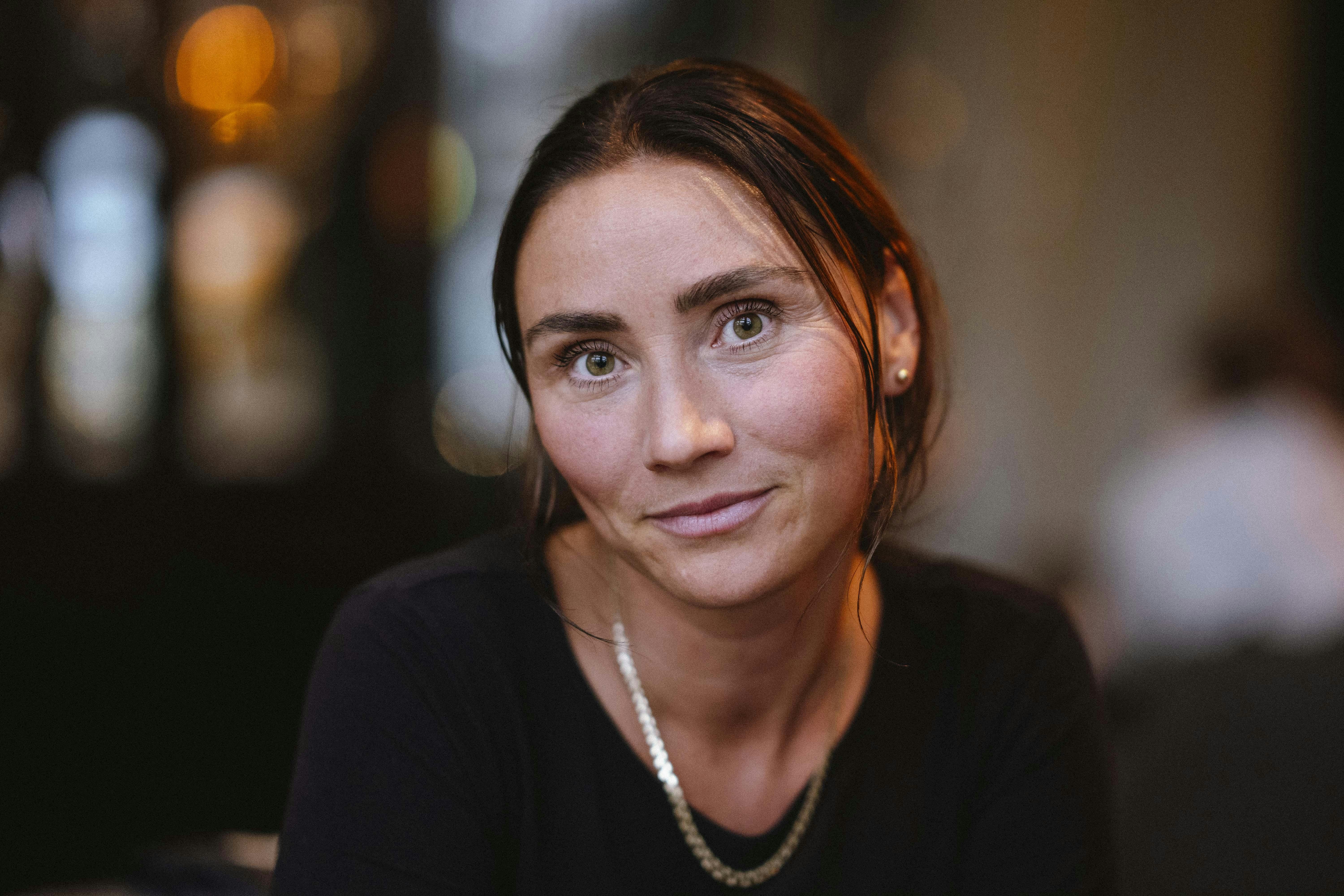 Stephanie León, skuespiller, var oprindelig barnestjerne, men trives i dag med jobbet som voksen skuespiller og kan blandt andet opleves i tv-serien "Løgnen" på TV 2.