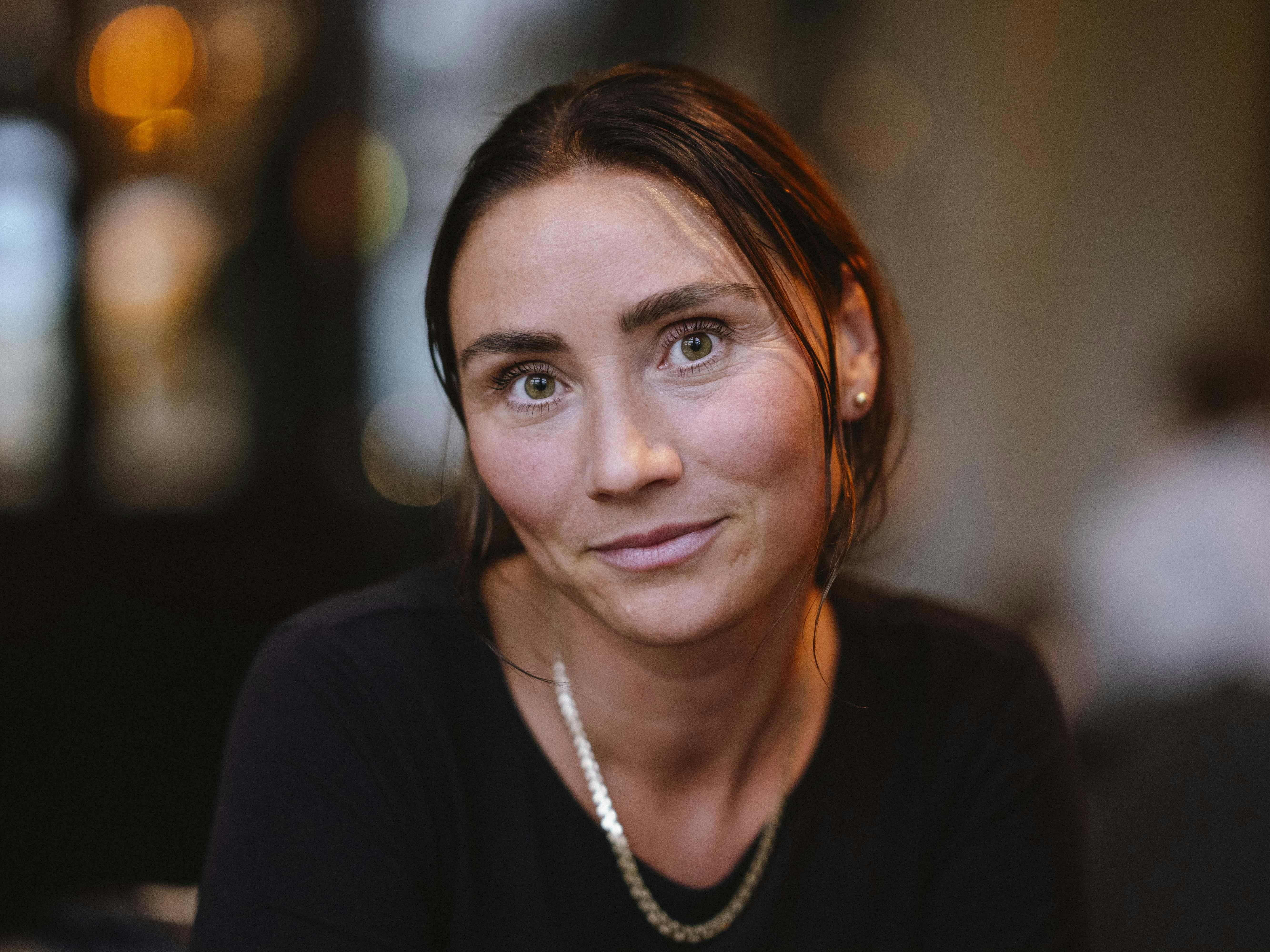 Stephanie León, skuespiller, var oprindelig barnestjerne, men trives i dag med jobbet som voksen skuespiller og kan blandt andet opleves i tv-serien "Løgnen" på TV 2.