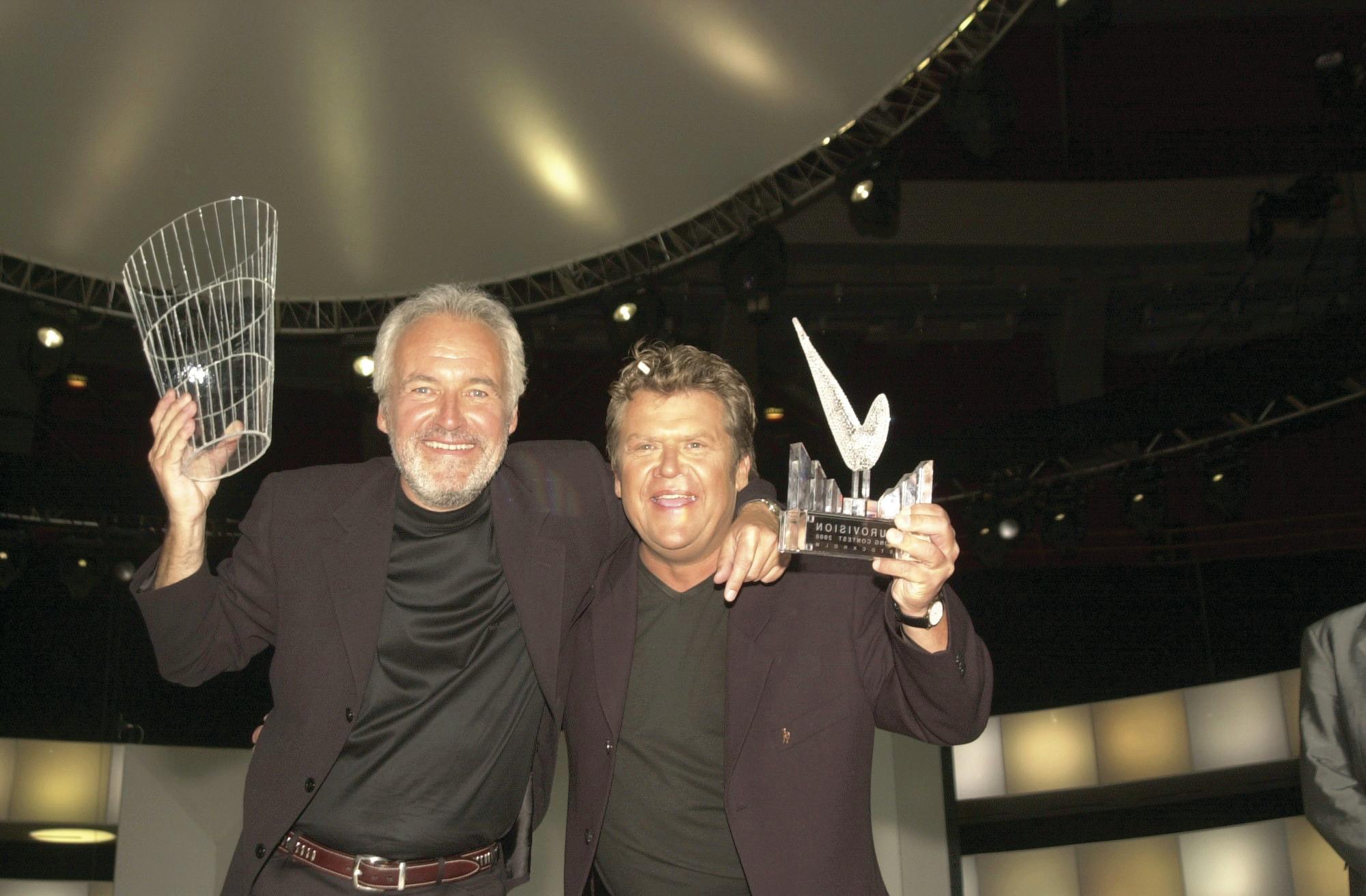 Brødrene Olsen - Jørgen og Noller - vinder det internationale Melodi Grand Prix i 2000.
