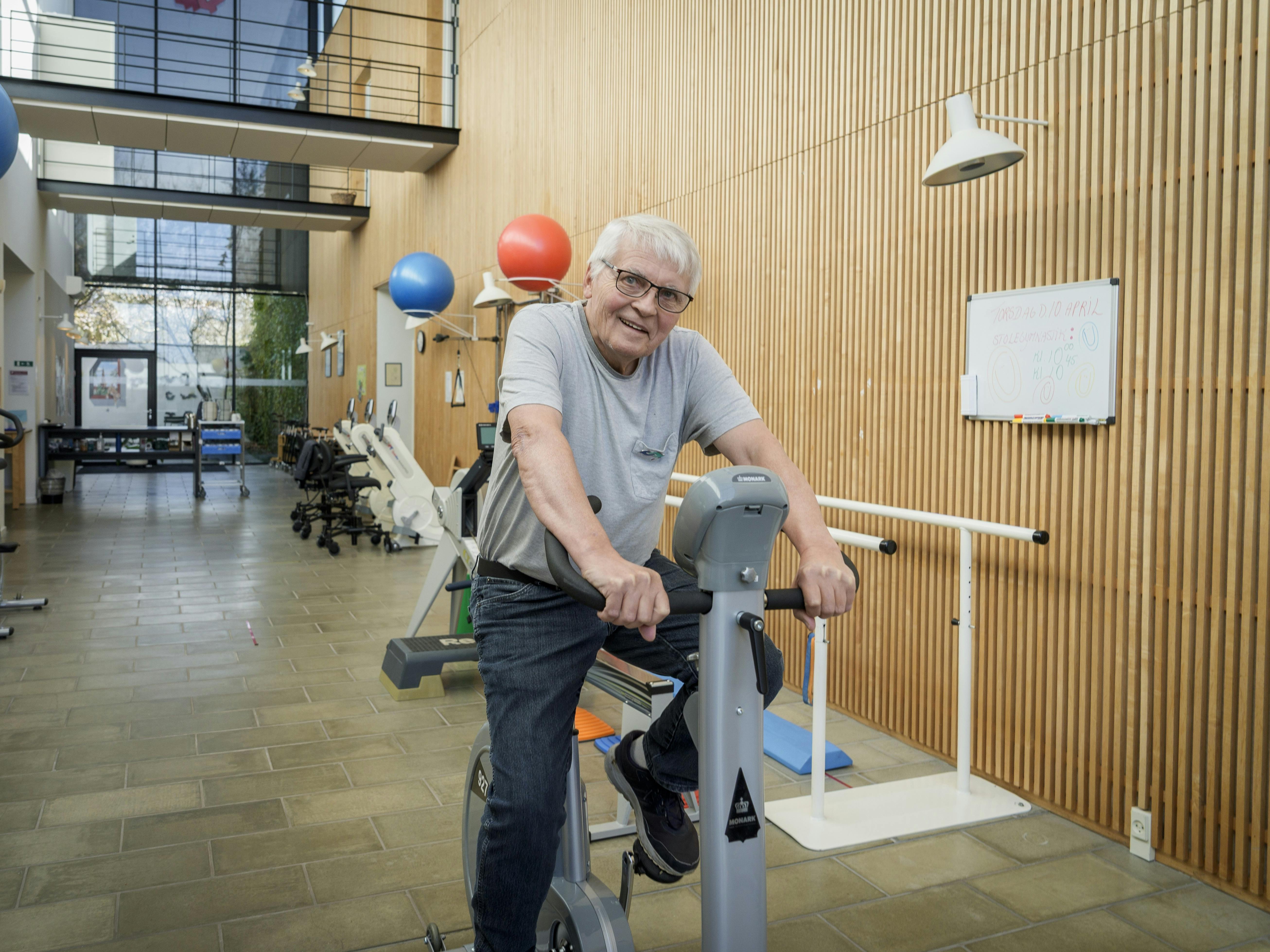 At holde sig i form er vigtigt for at kunne leve godt med demens, mener Ejner Nielsen, som blev diagnosticeret med en demenssygdom for syv år siden.