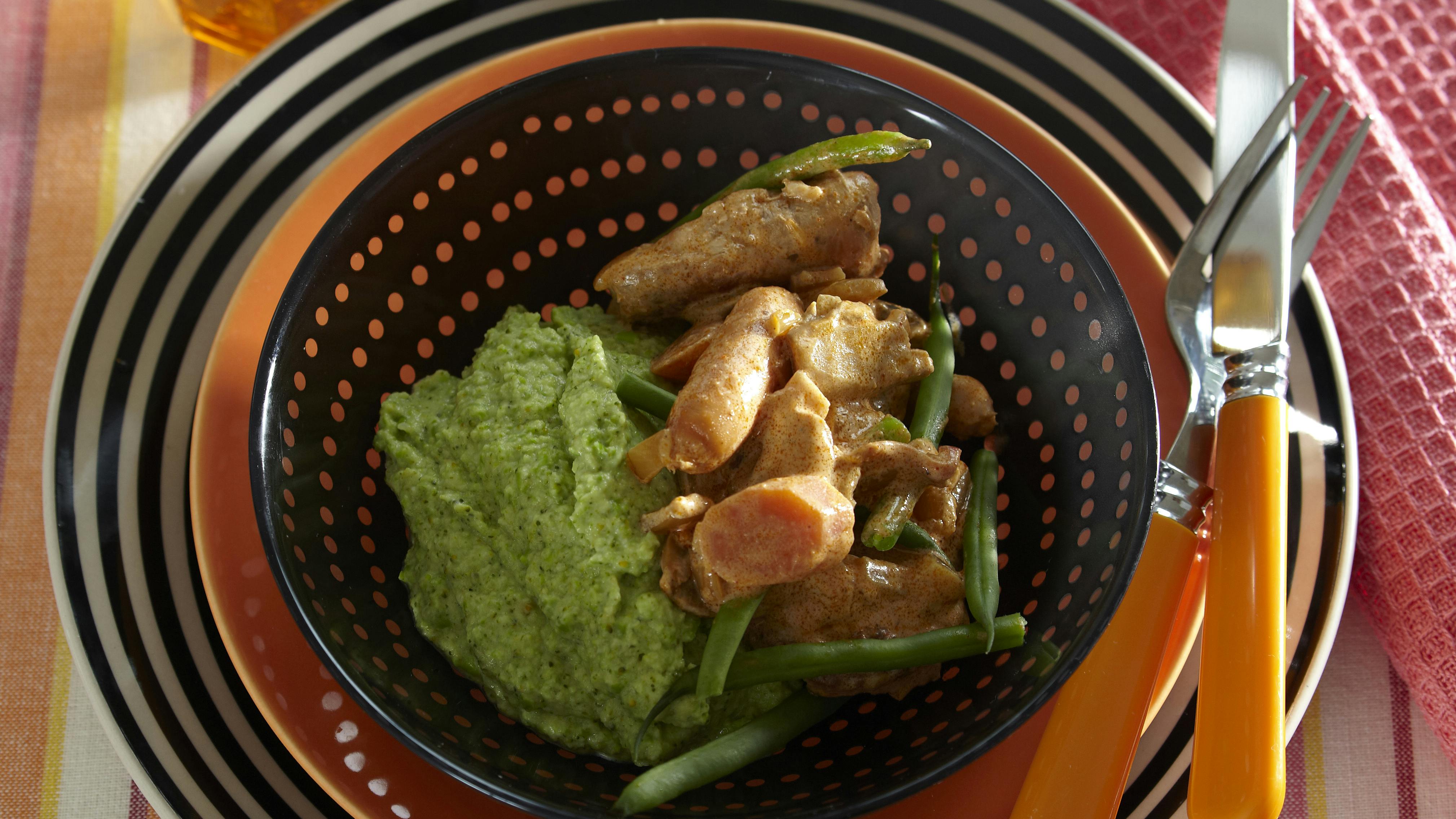 Lavkarbo mørbradgryde med grøn mos på broccoli og ærter