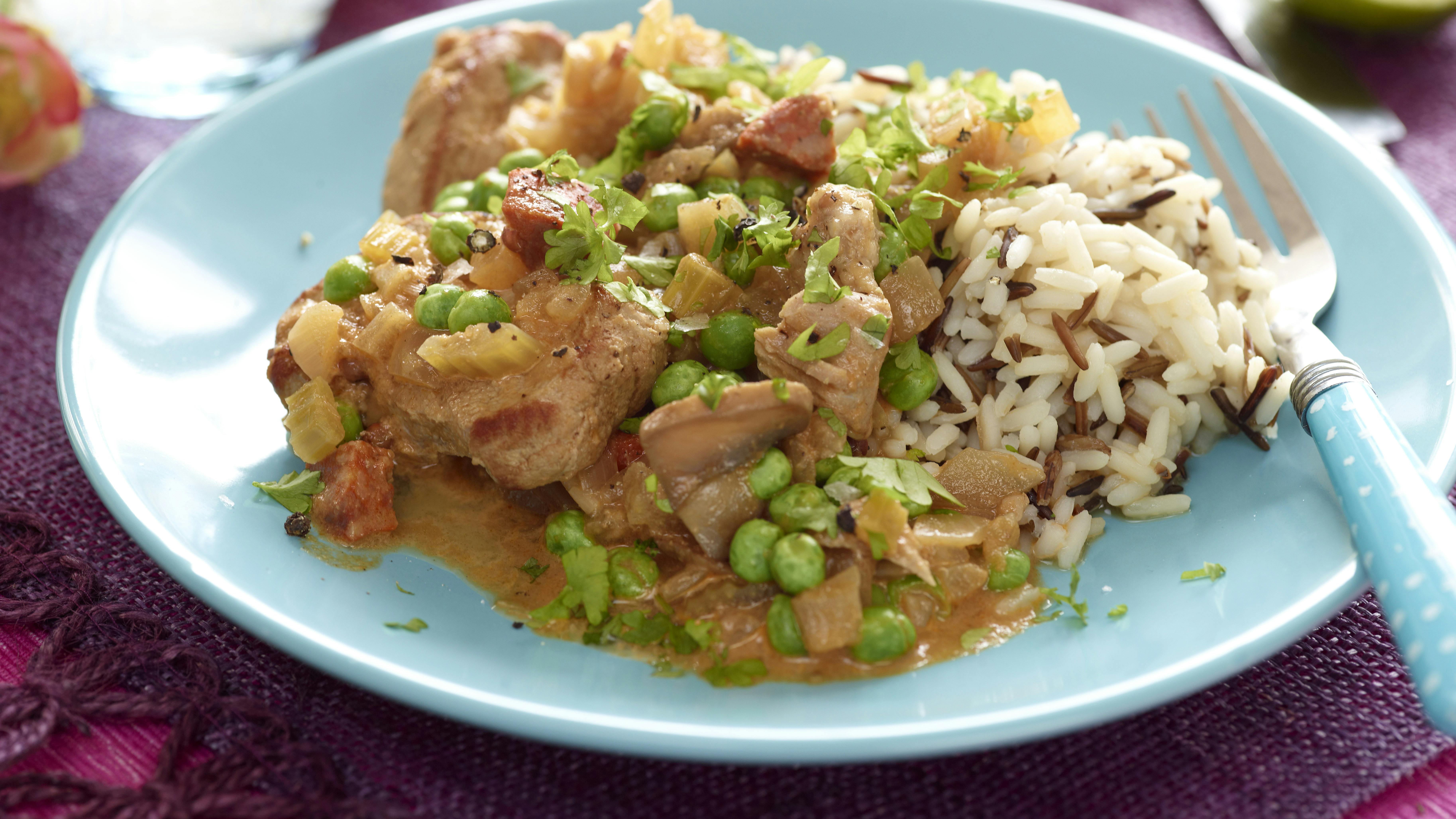 Krydret mørbradgryde med ærter og chorizopølse