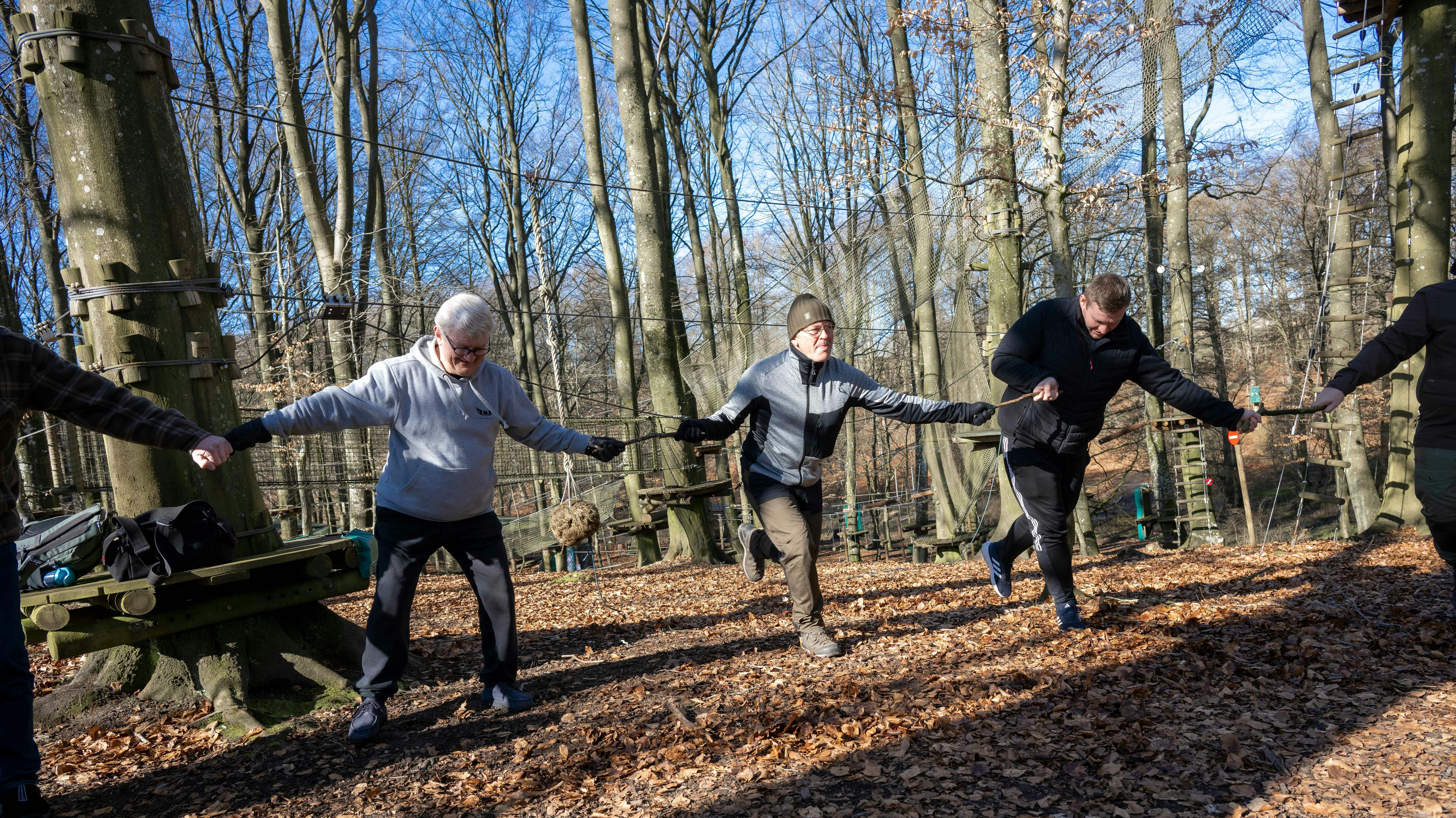 Billeder af mænd, der træner