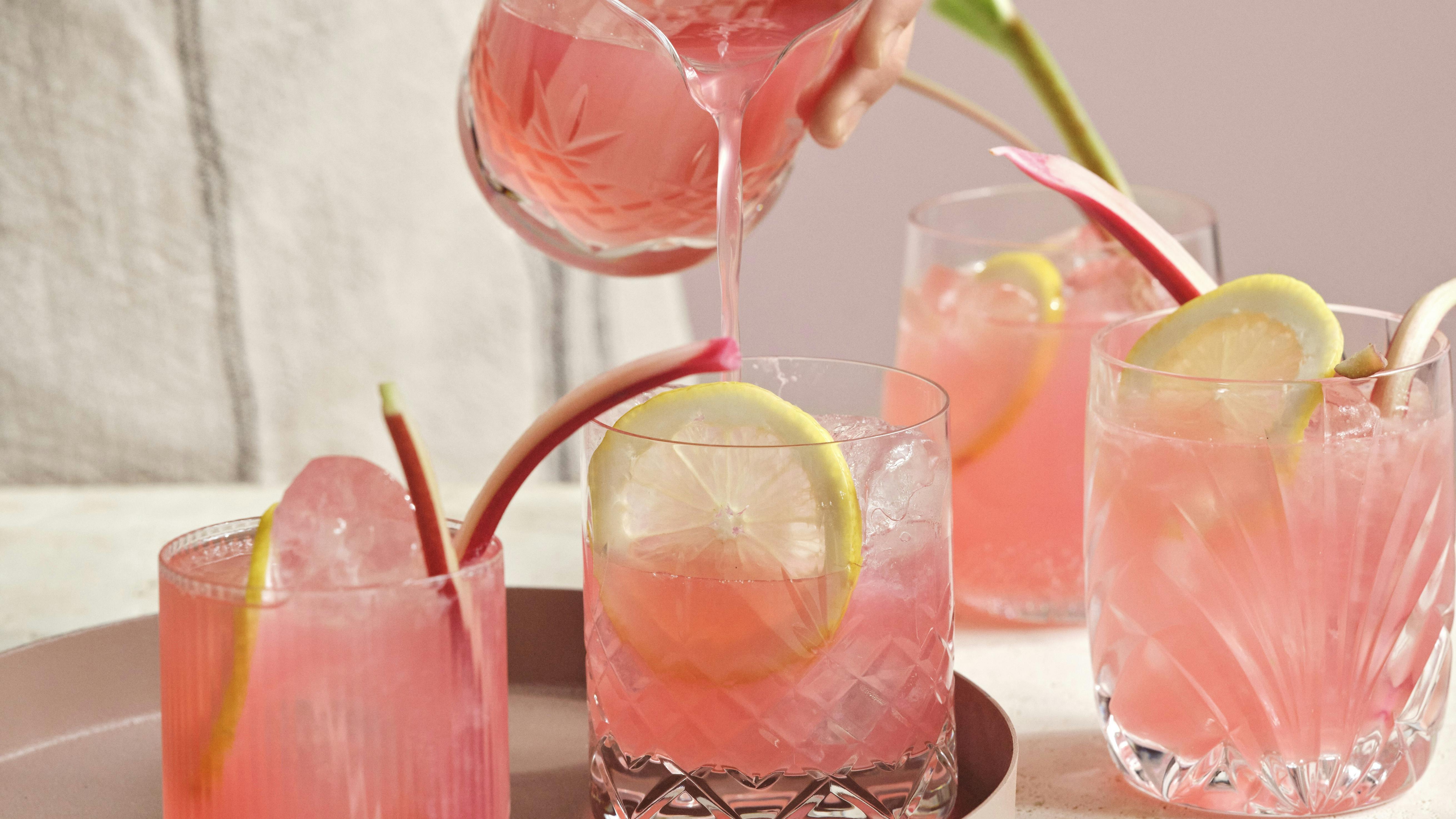 Frisk rabarberlimonade