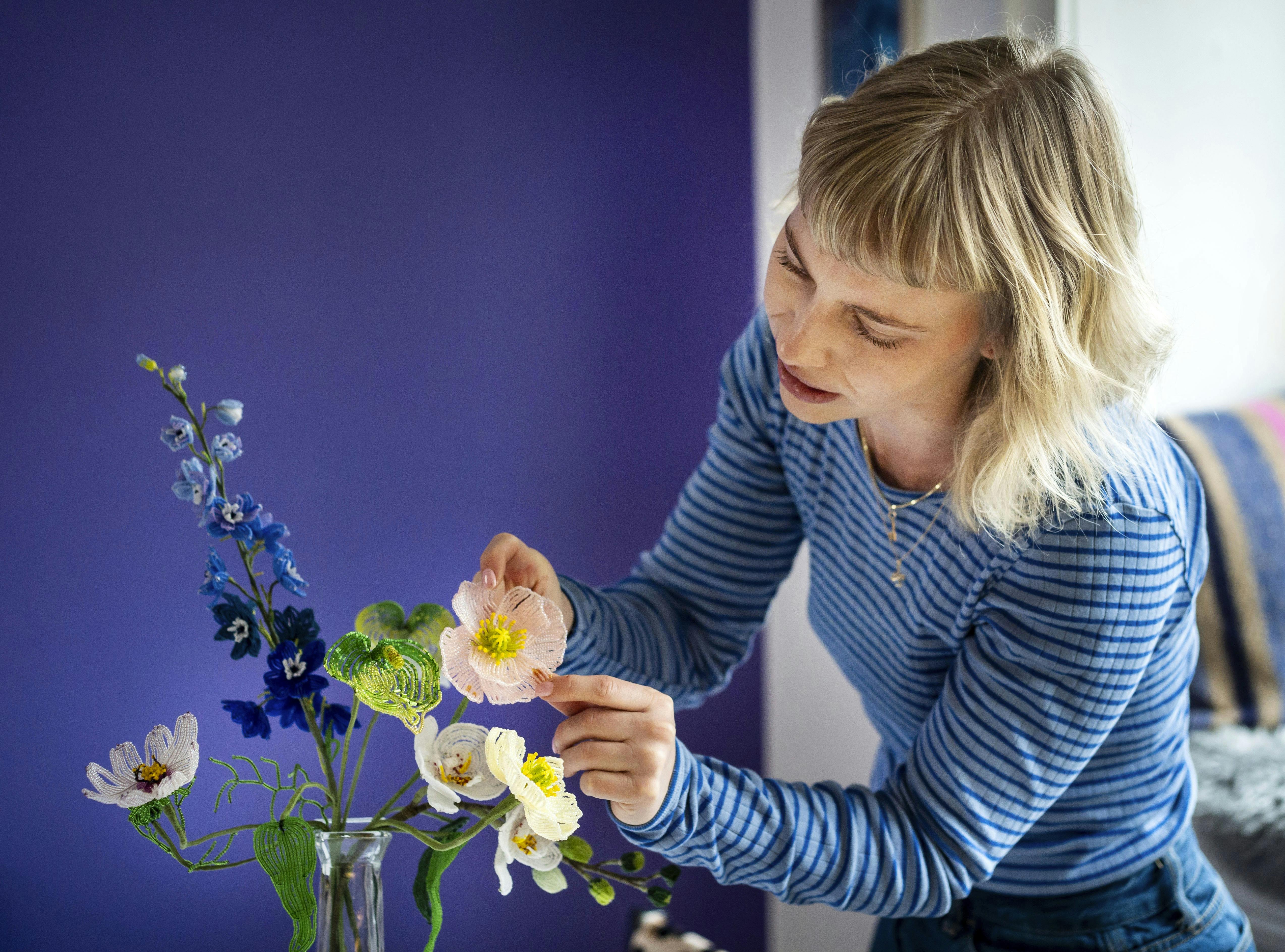 Buketter af perleblomster fylder Hannahs hjem i Vanløse.
