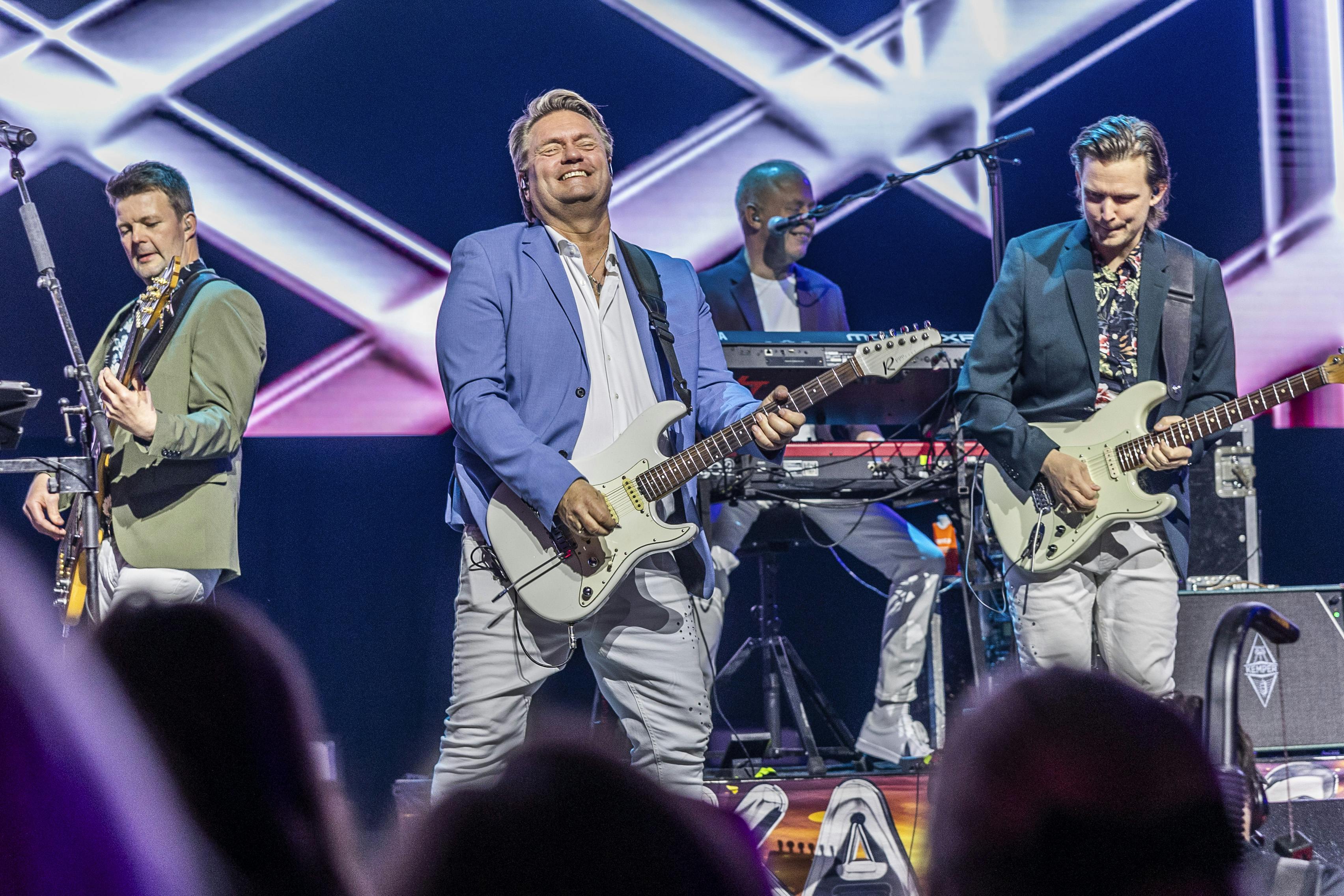 Kandis giver den gas på scenen til Danmarks Største Kandis Fest i Bella Arena.