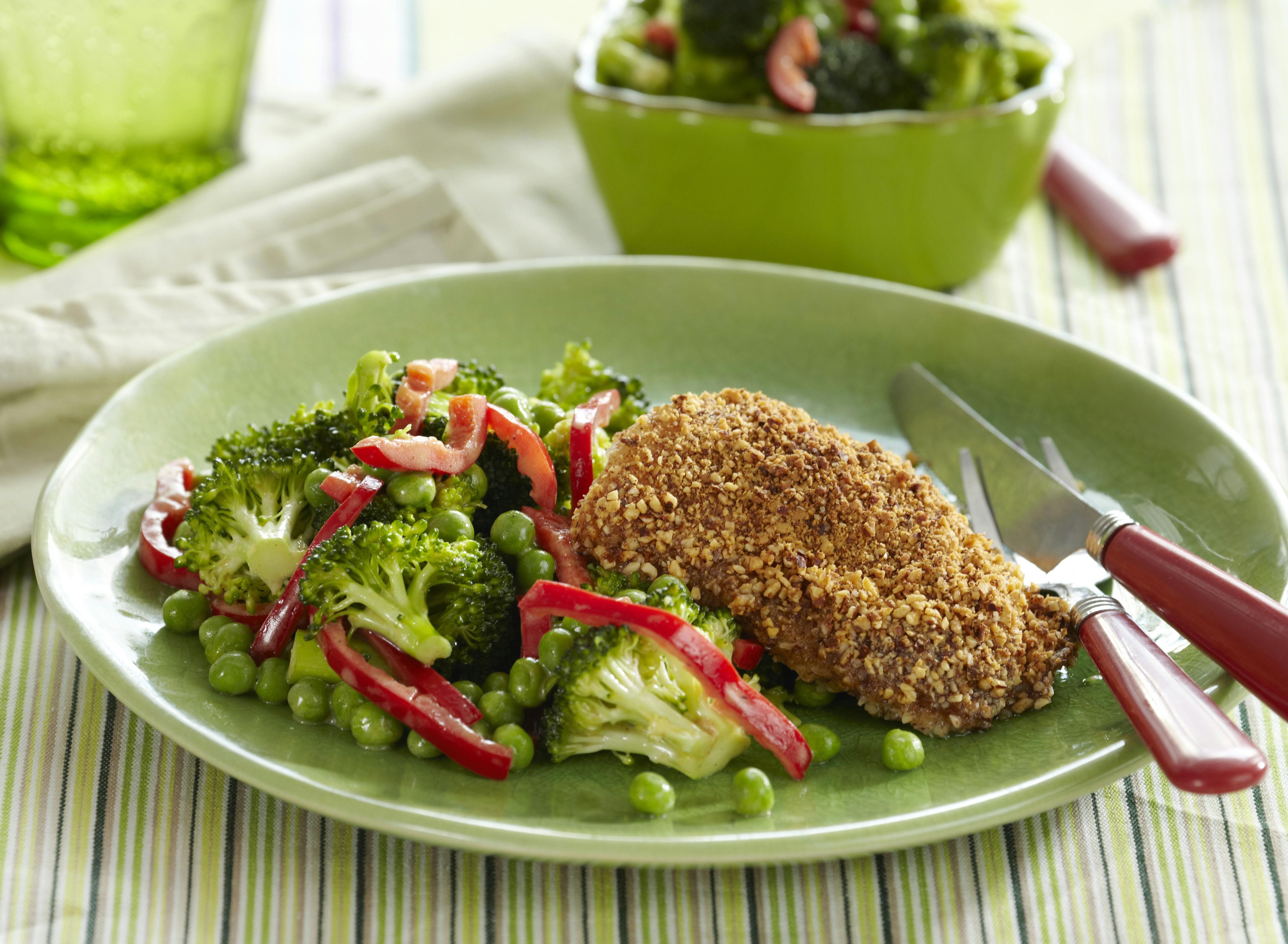 Lækker glutenfri paneret kylling med broccolisalat