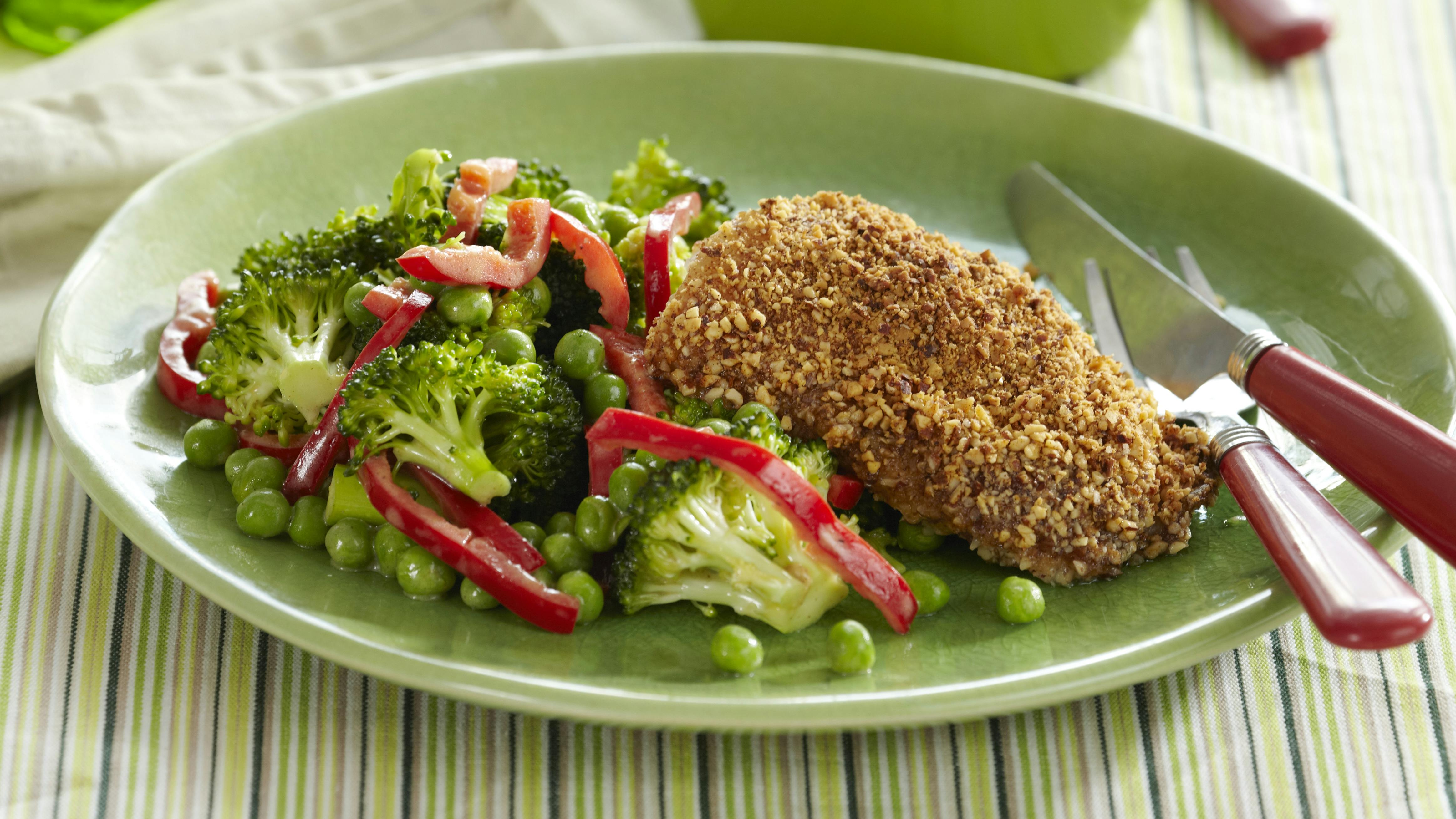 Lækker glutenfri paneret kylling med broccolisalat