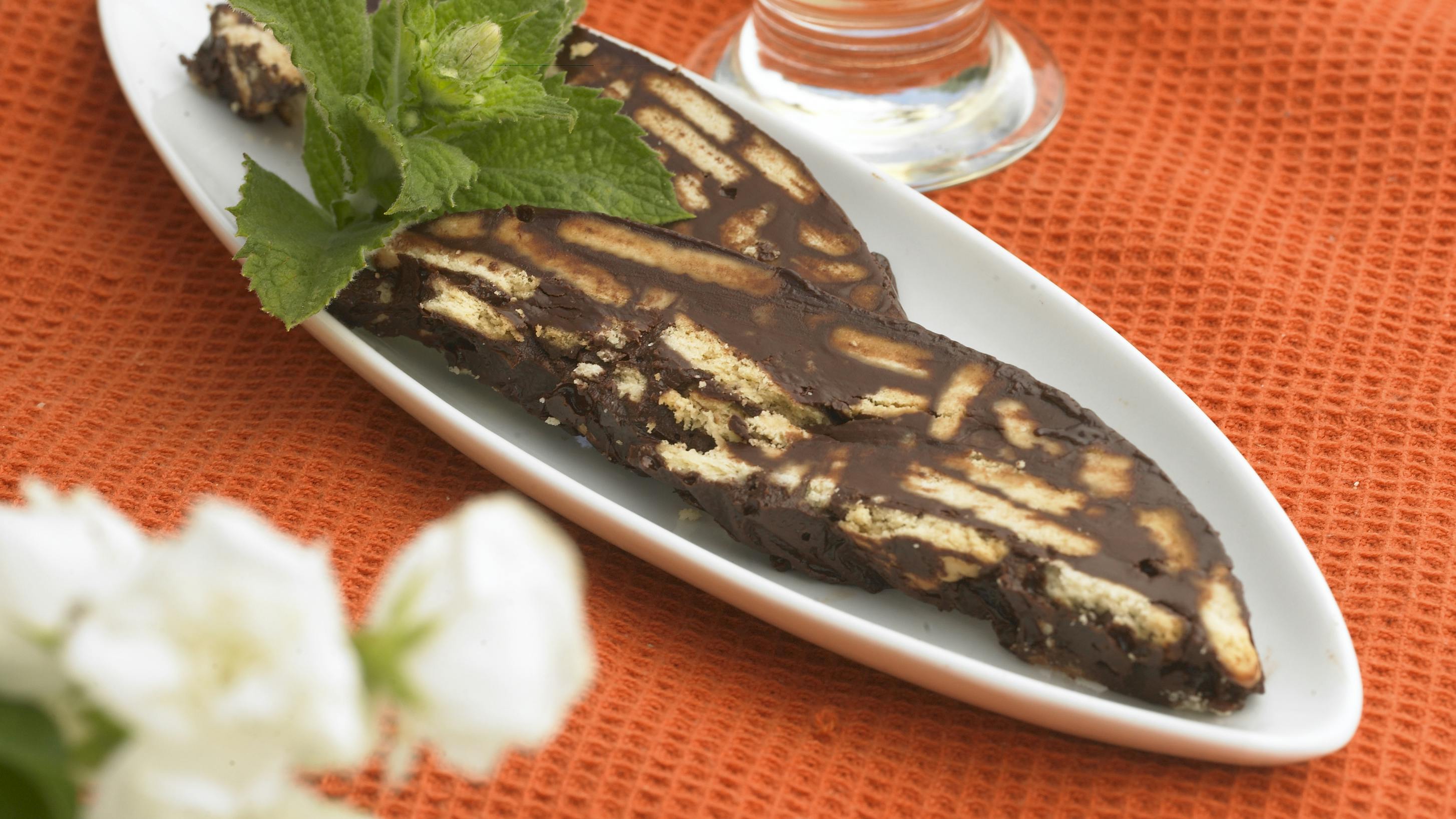 Klassisk radiokage med mørk chokolade og vaniljekiks