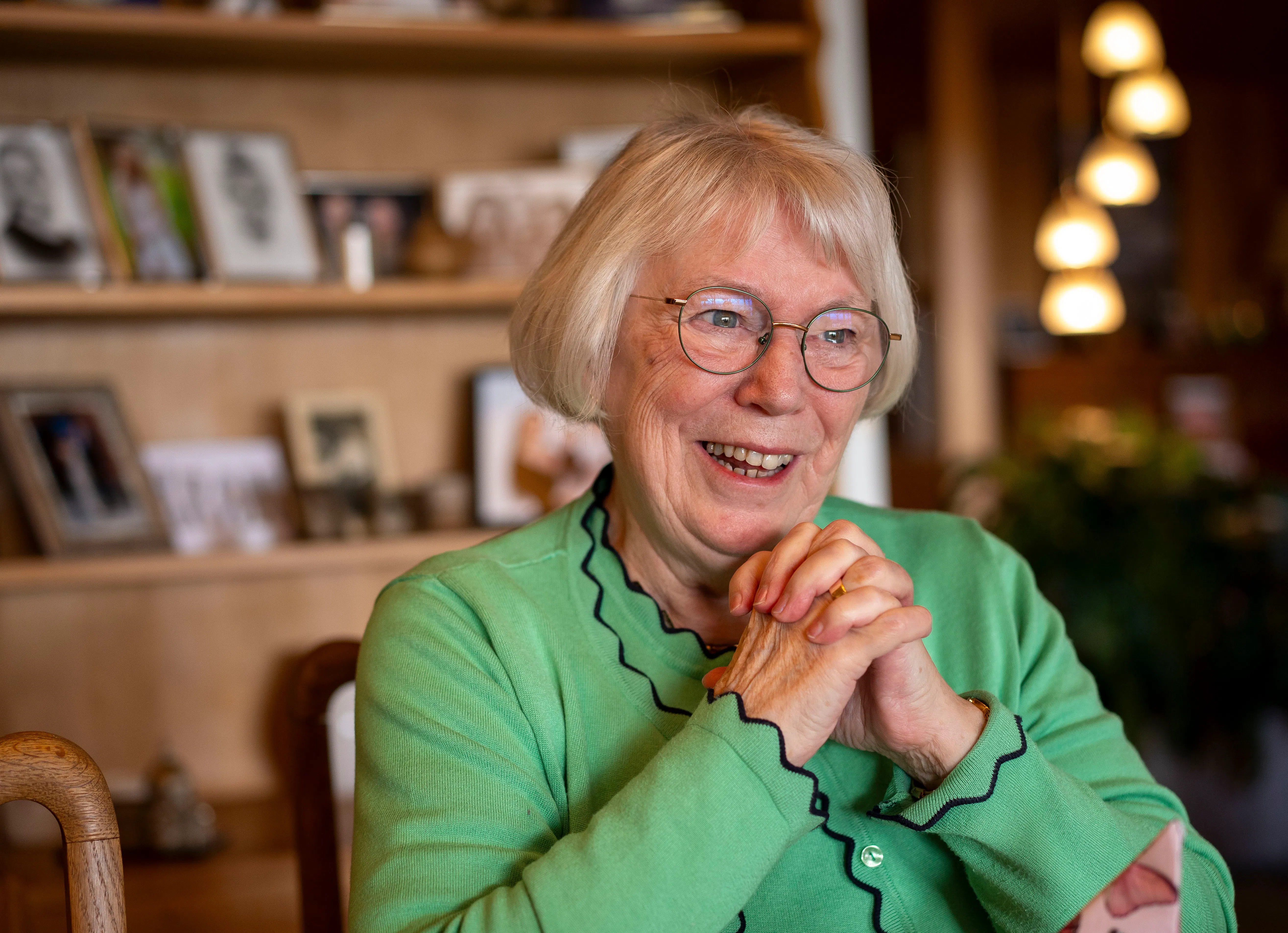 Aase ringer til ensomme ældre | Familie Journal