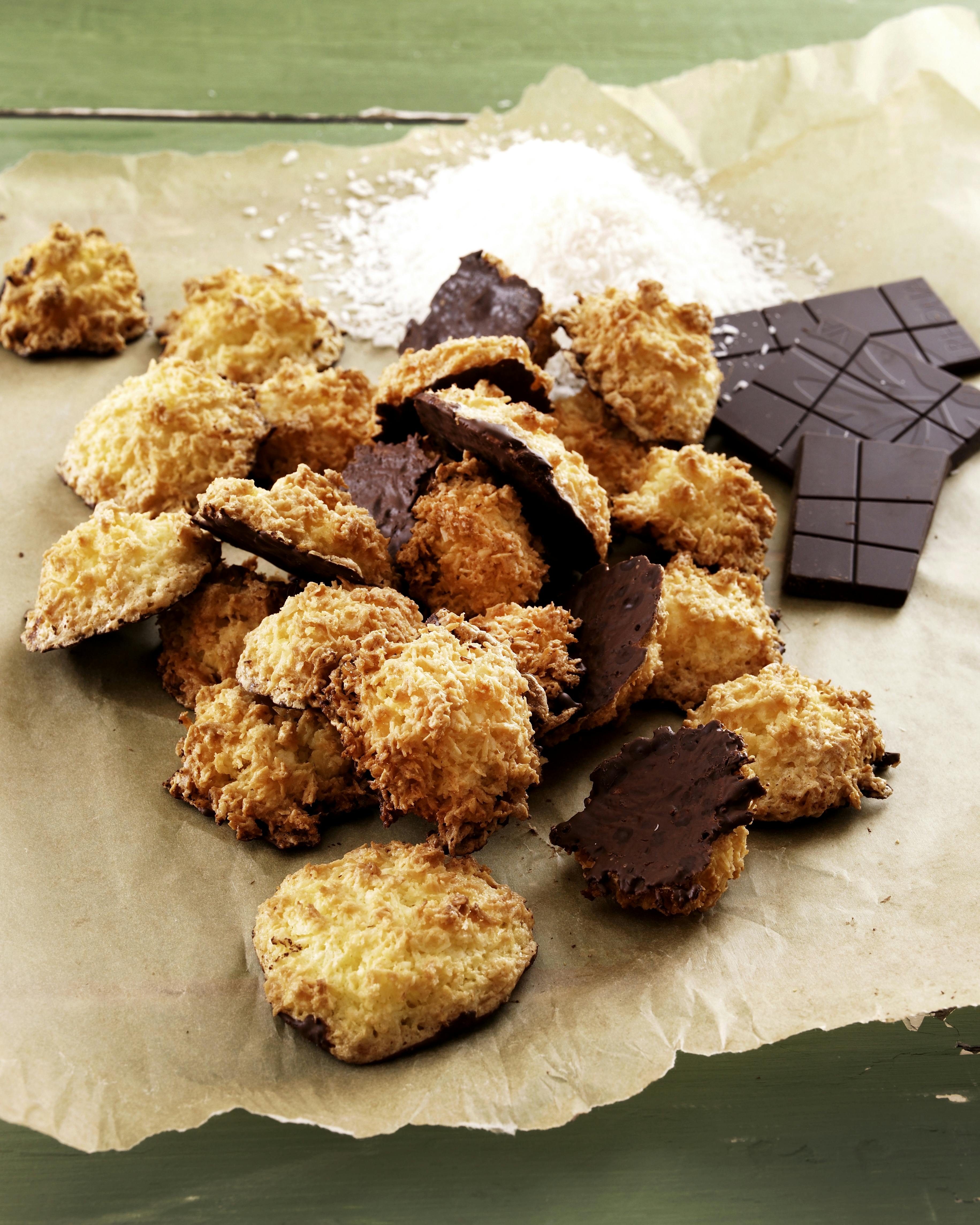 Glutenfri kokosmakroner med mørk chokolade