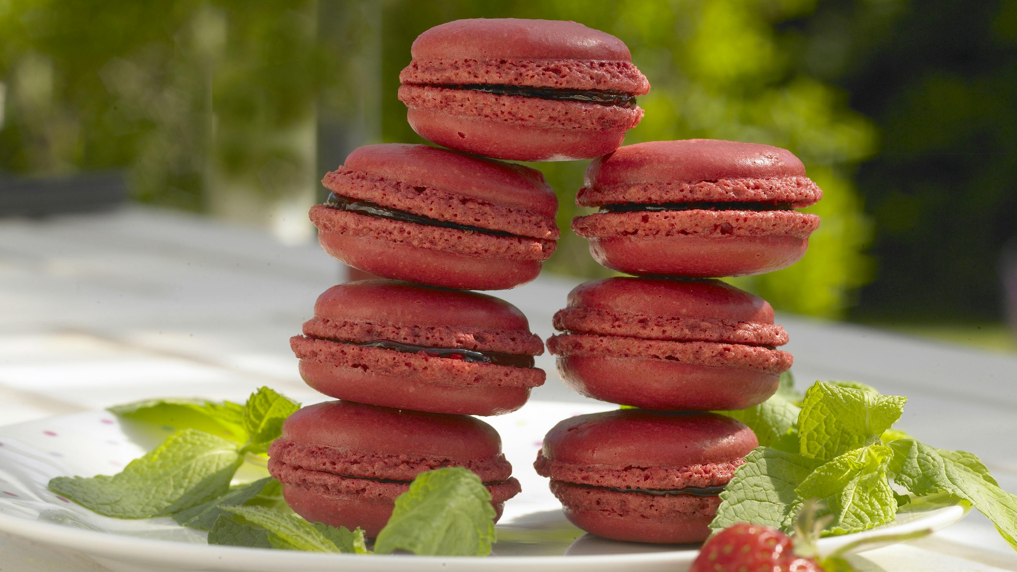 Jordbærmakroner eller jordbær macarons