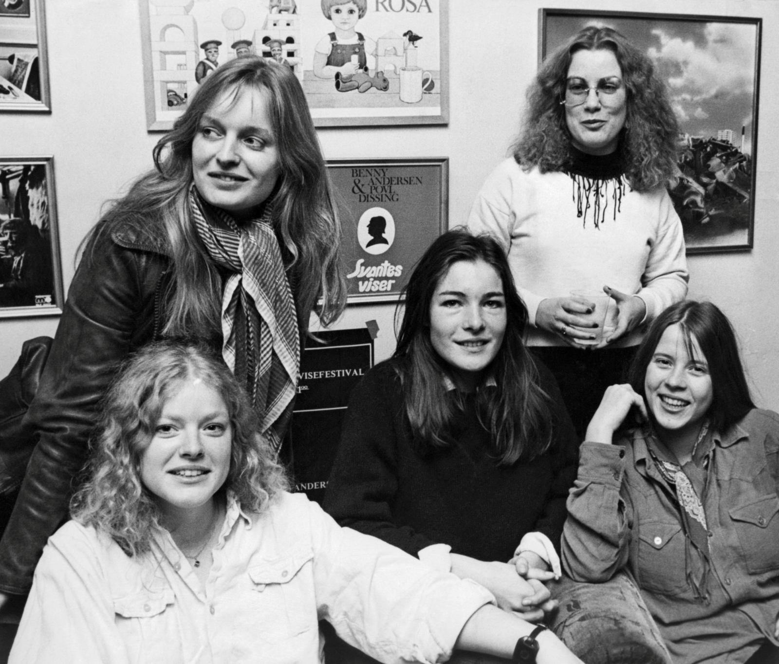 Shit & Chanel. Fra venstre: Lone Poulsen, Anne Linnet, Lis Sørensen, Ulla Tvede Eriksen og Astrid Elbæk.