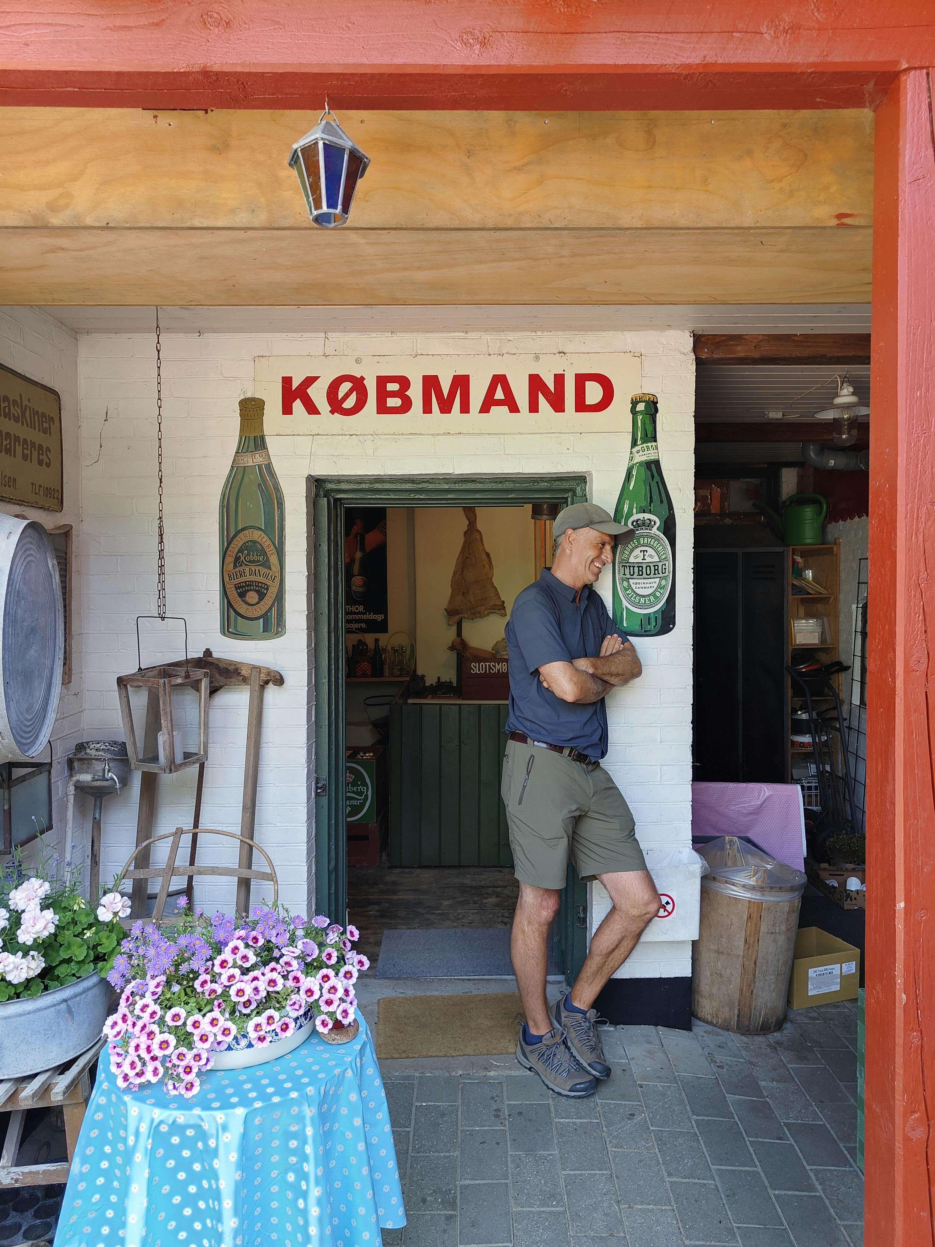 Bindeballe Købmandsgård serverer dejligt smørrebrød.