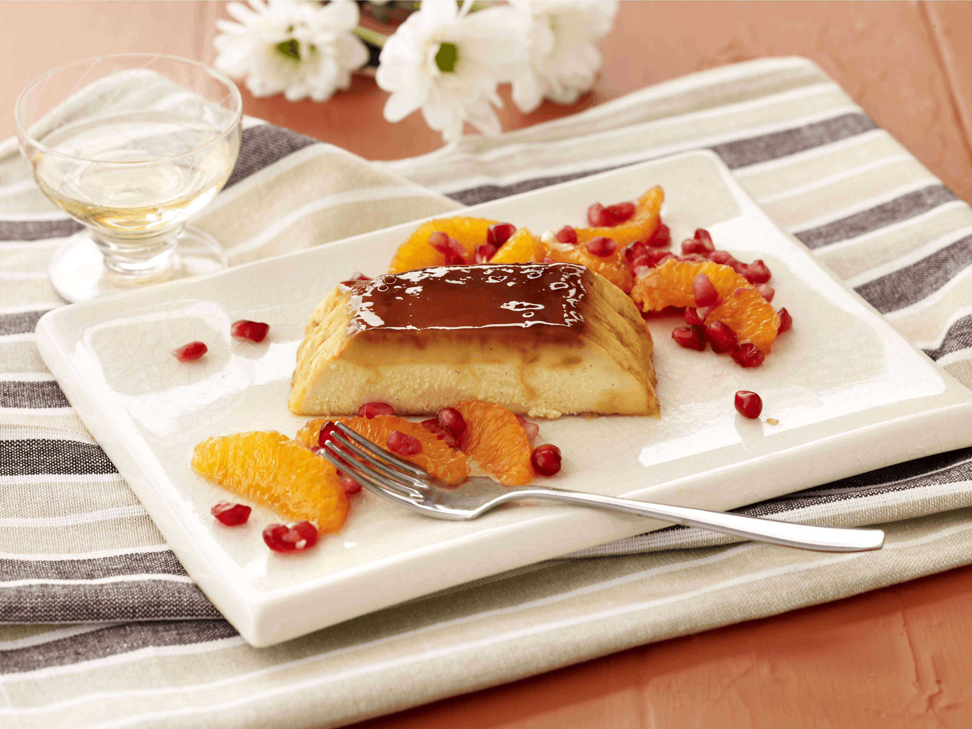 Karamelrand med appelsinsalat