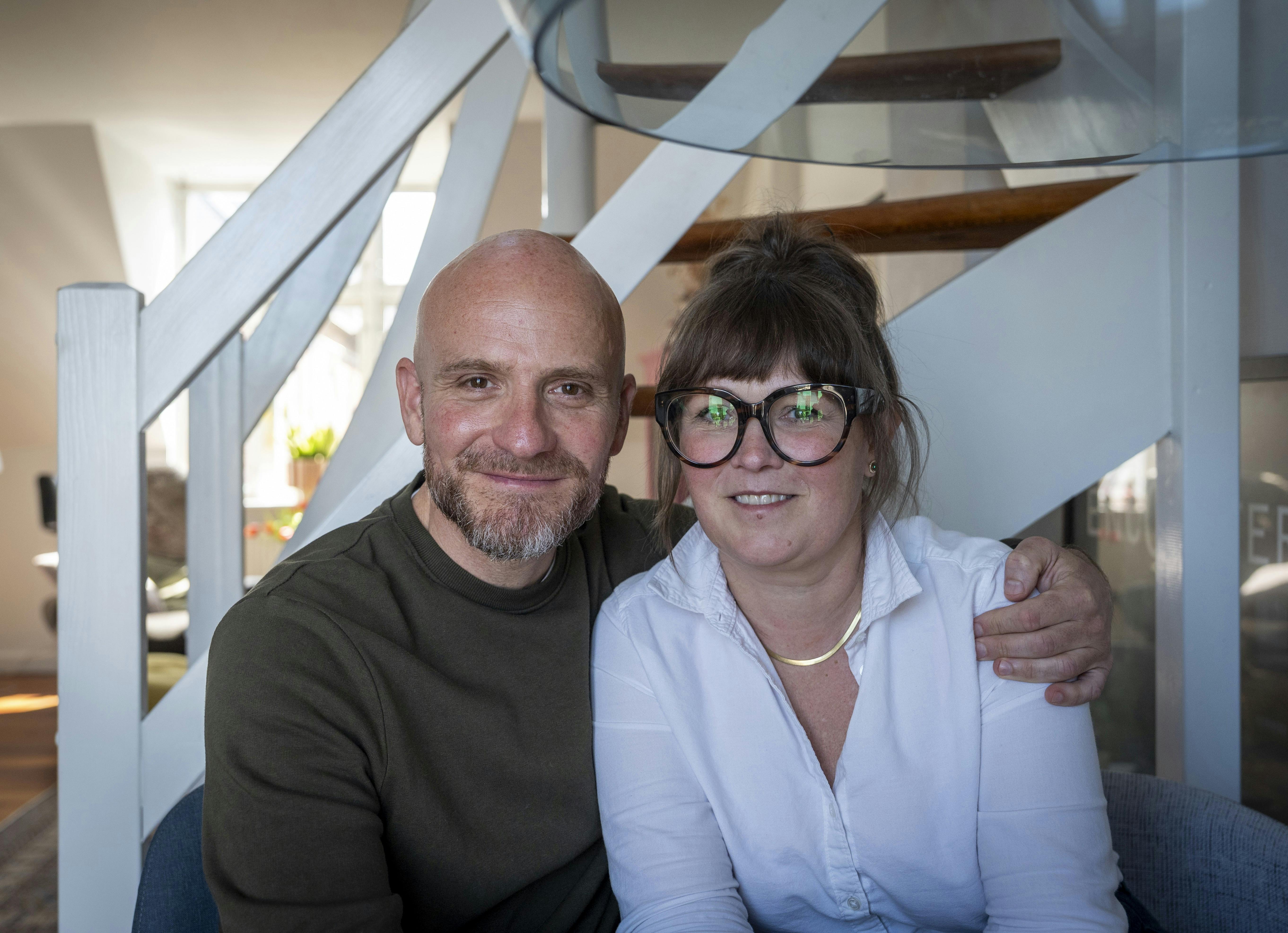 Kasper og Hanne smiler