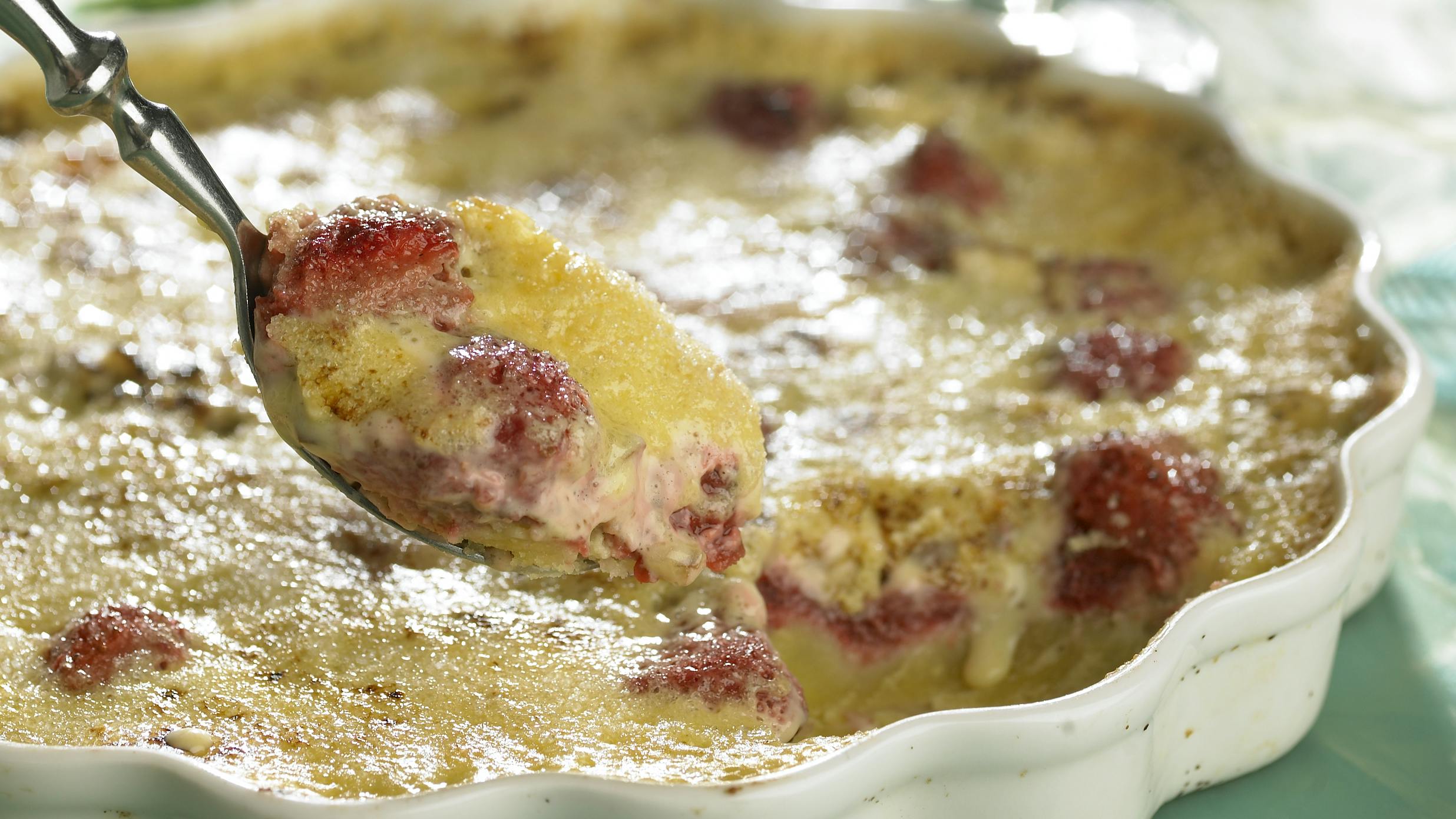 Crème brûlée-tærte med friske jordbær