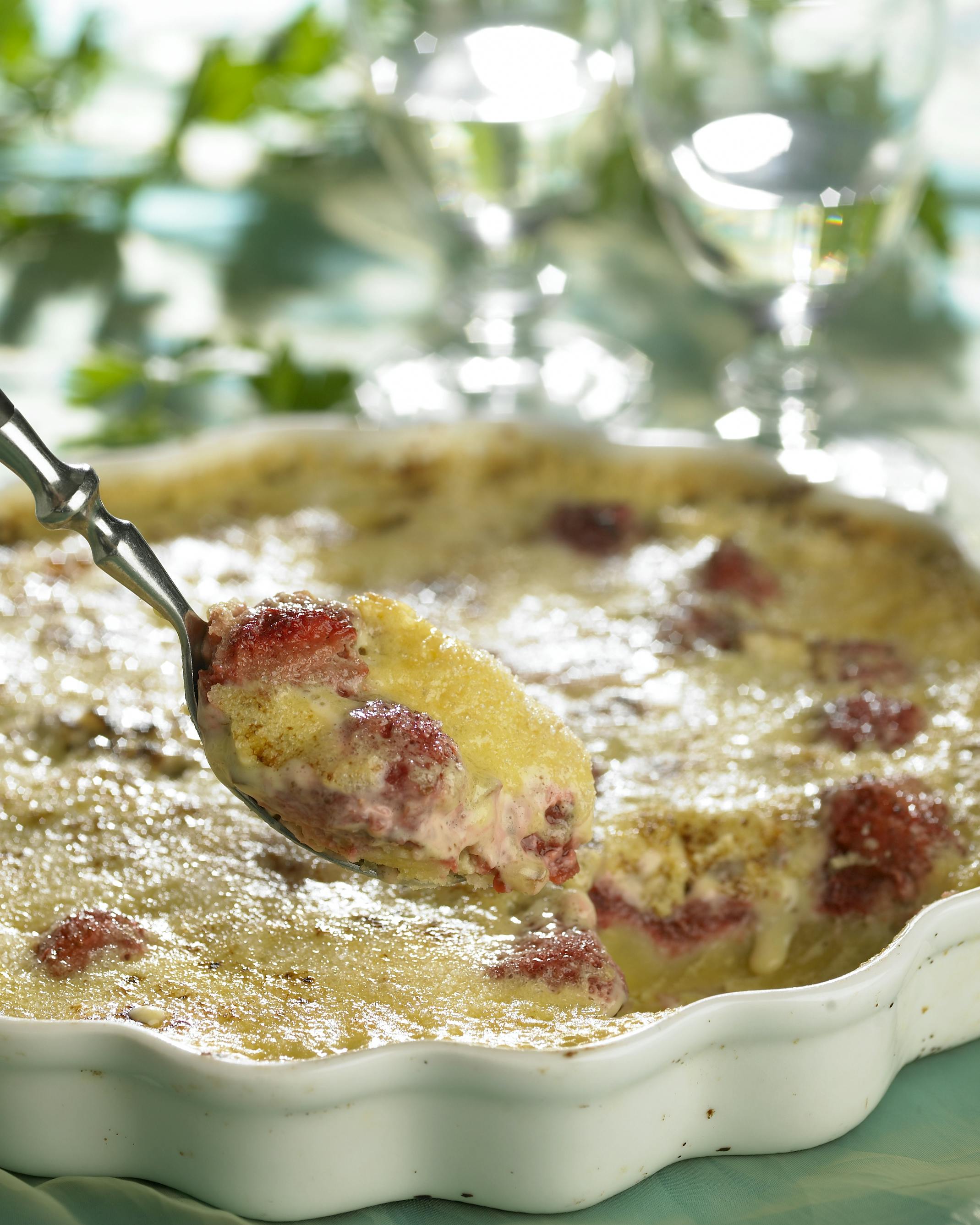 Crème brûlée-tærte med friske jordbær