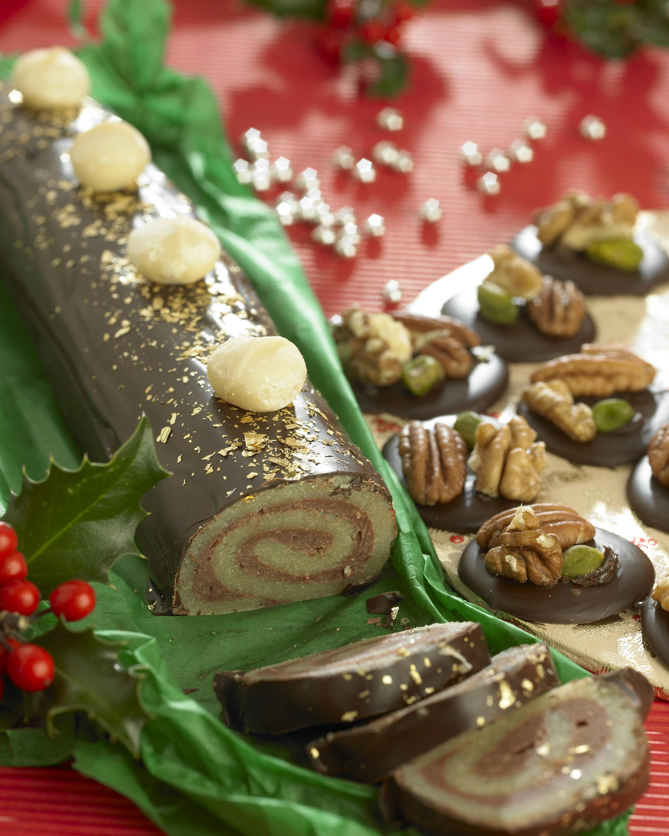 Marcipan-roulade med hindbærtrøffel