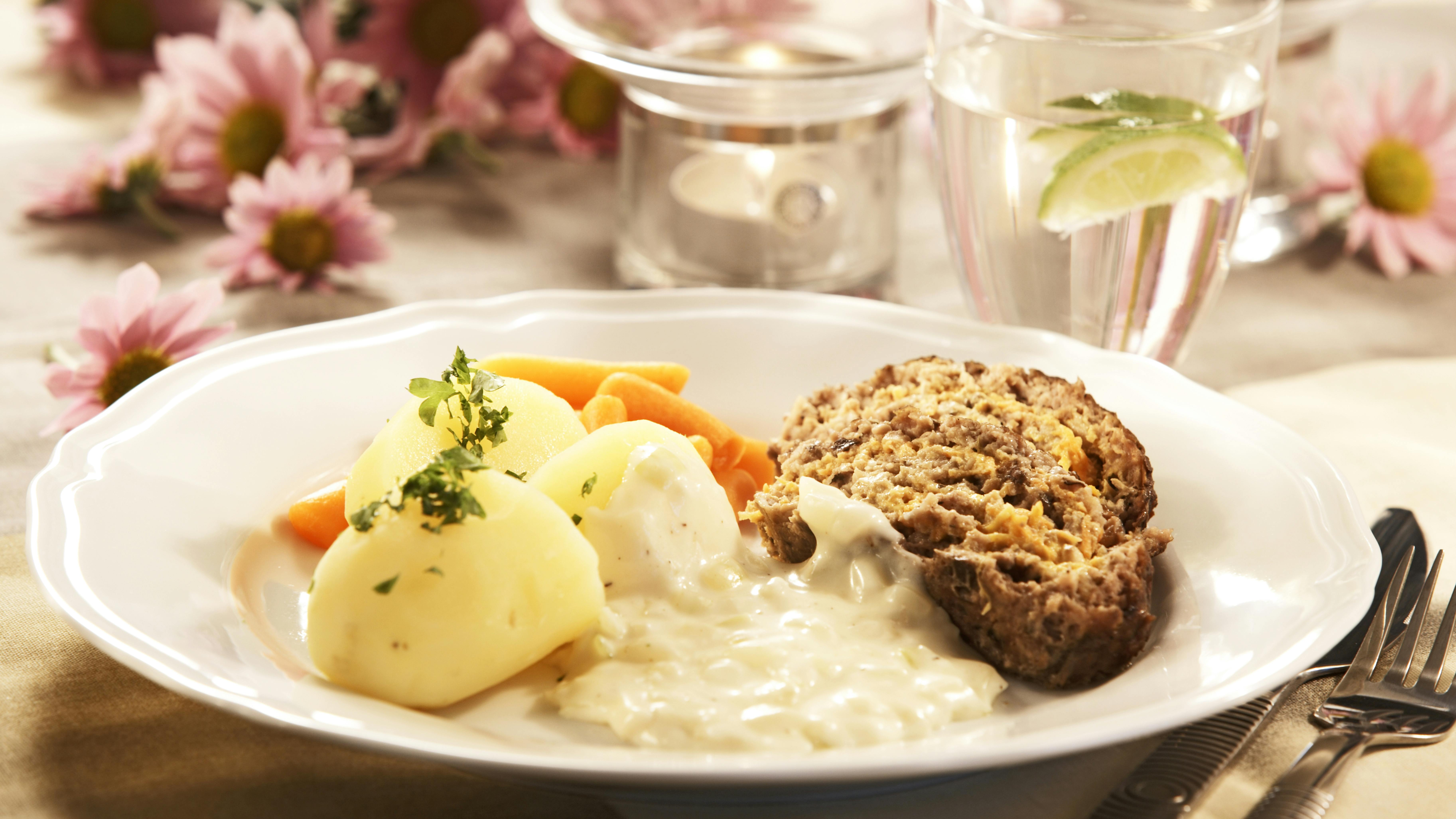 Lækker kalveroulade med champignon og løgsovs