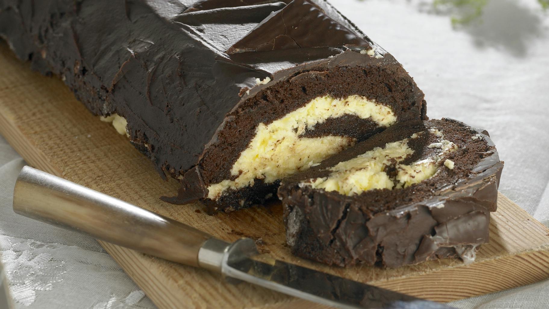Hjemmelavet After Eight-roulade med cremet pebermynte-fyld