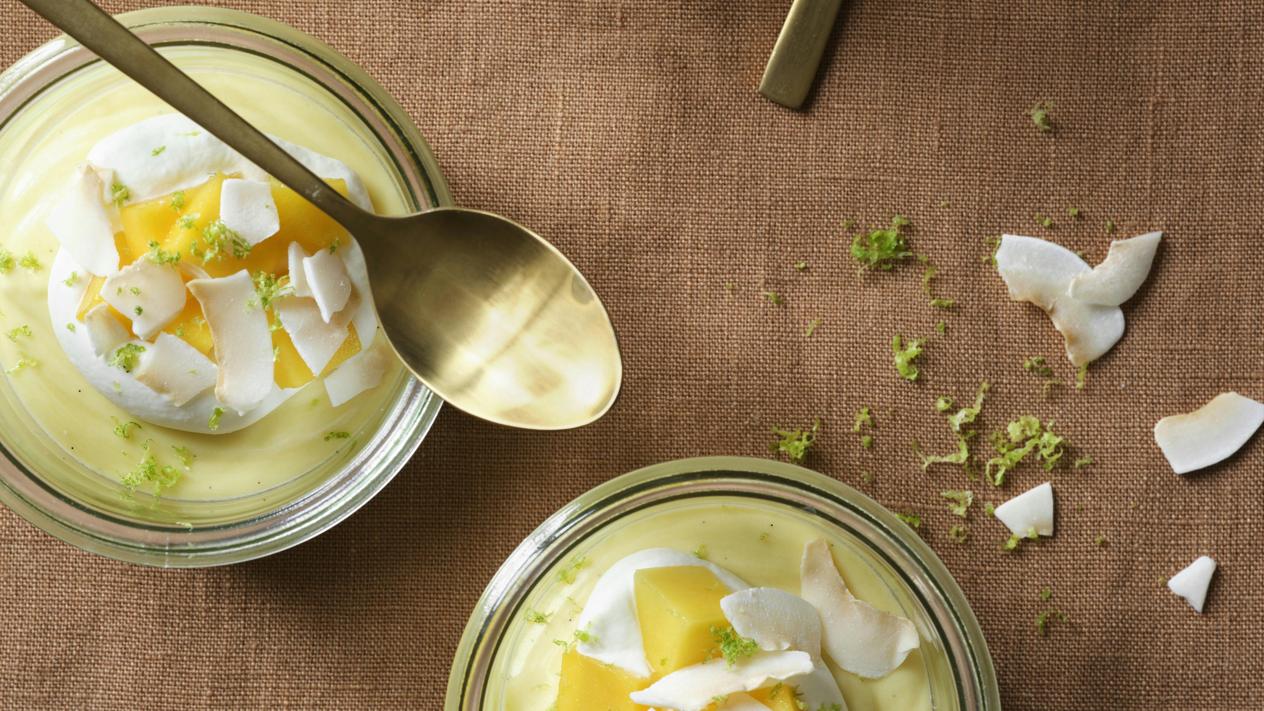 Mangomousse med græsk yoghurt og lime