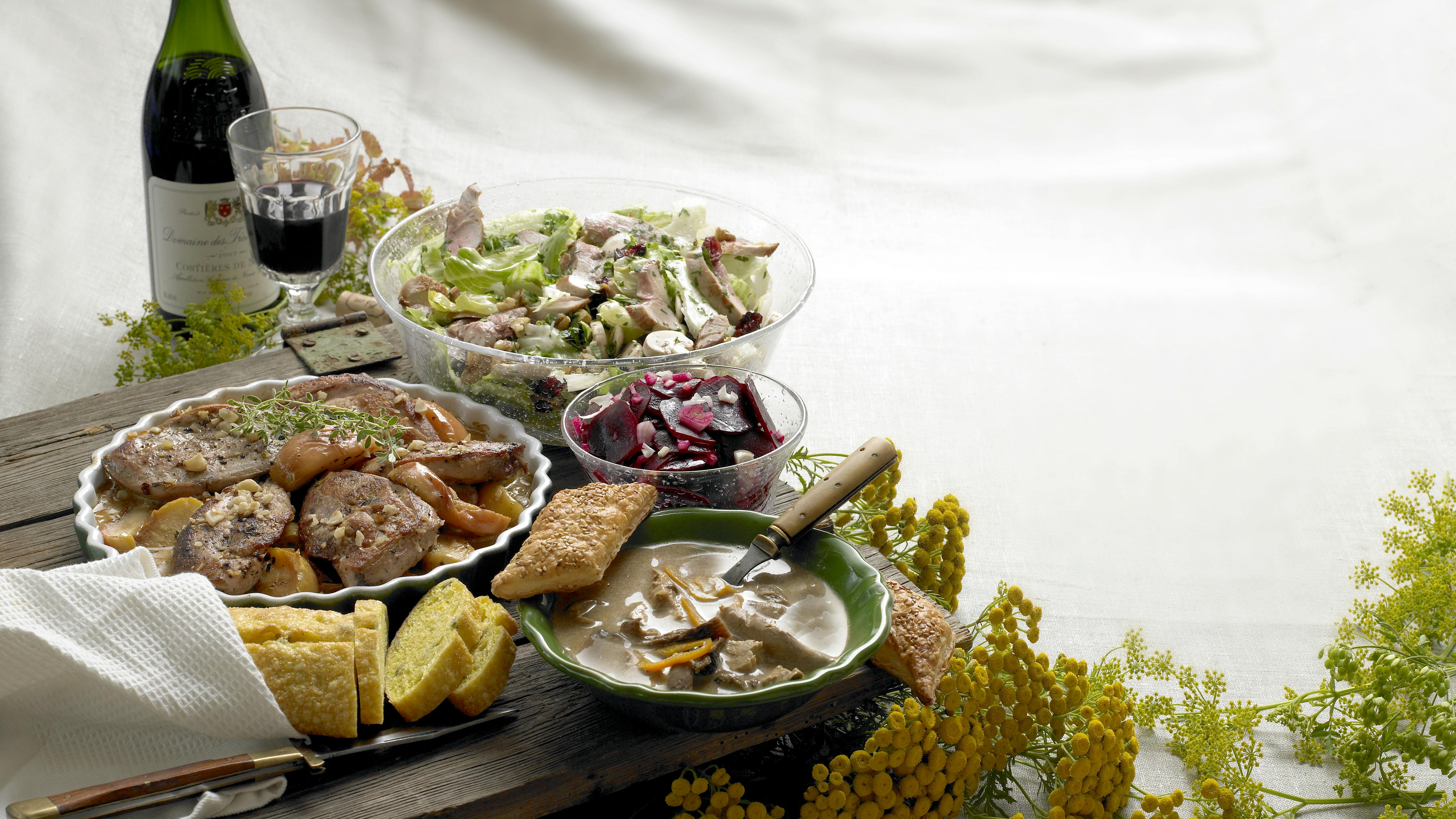 Fasansuppe med svampe og butterdejssnitter