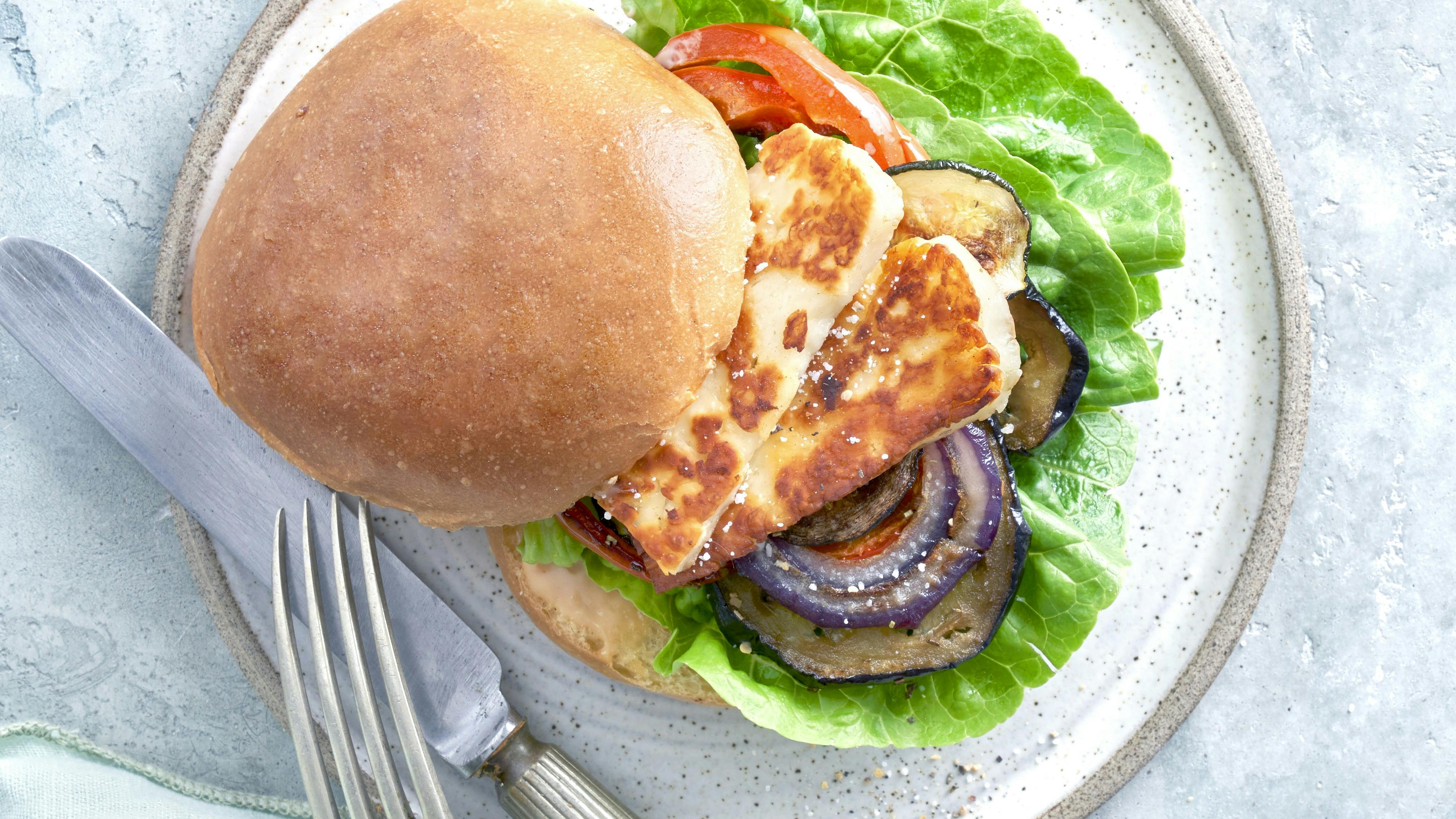 Vegetarburger med halloumi