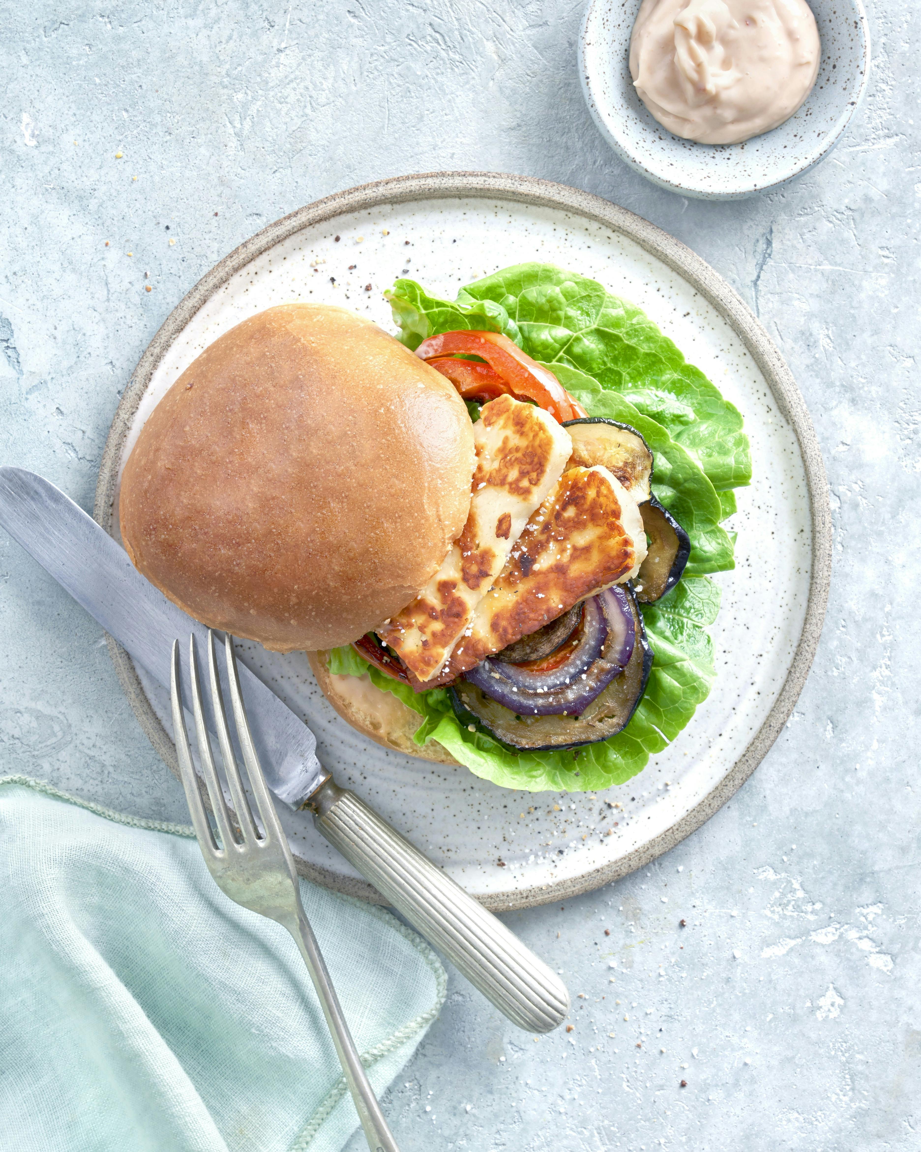 Vegetarburger med halloumi