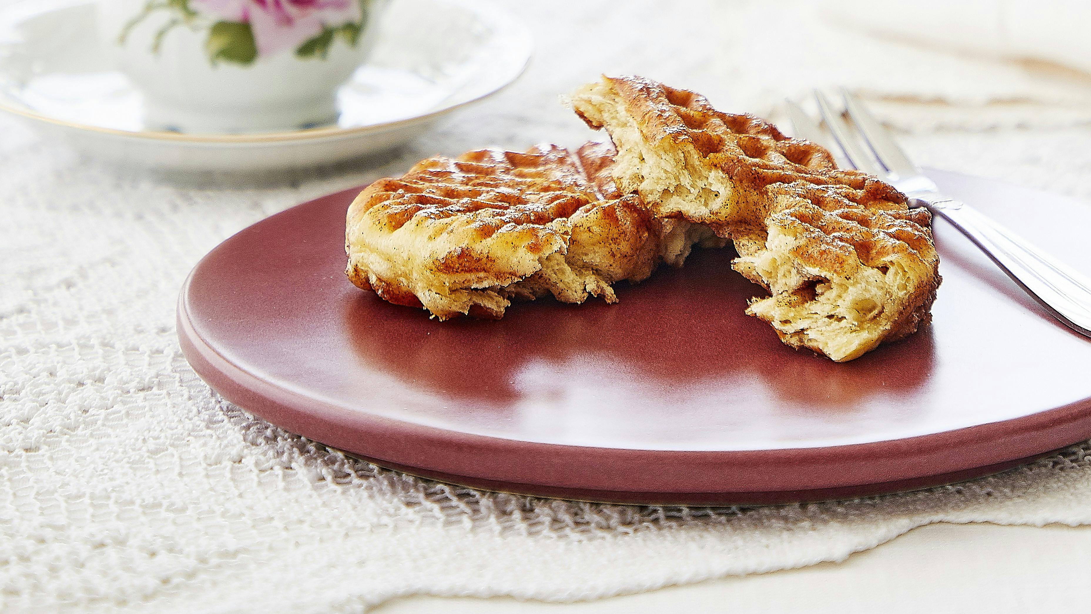 Snaskede og sprøde kanelsneglevafler med remonce
