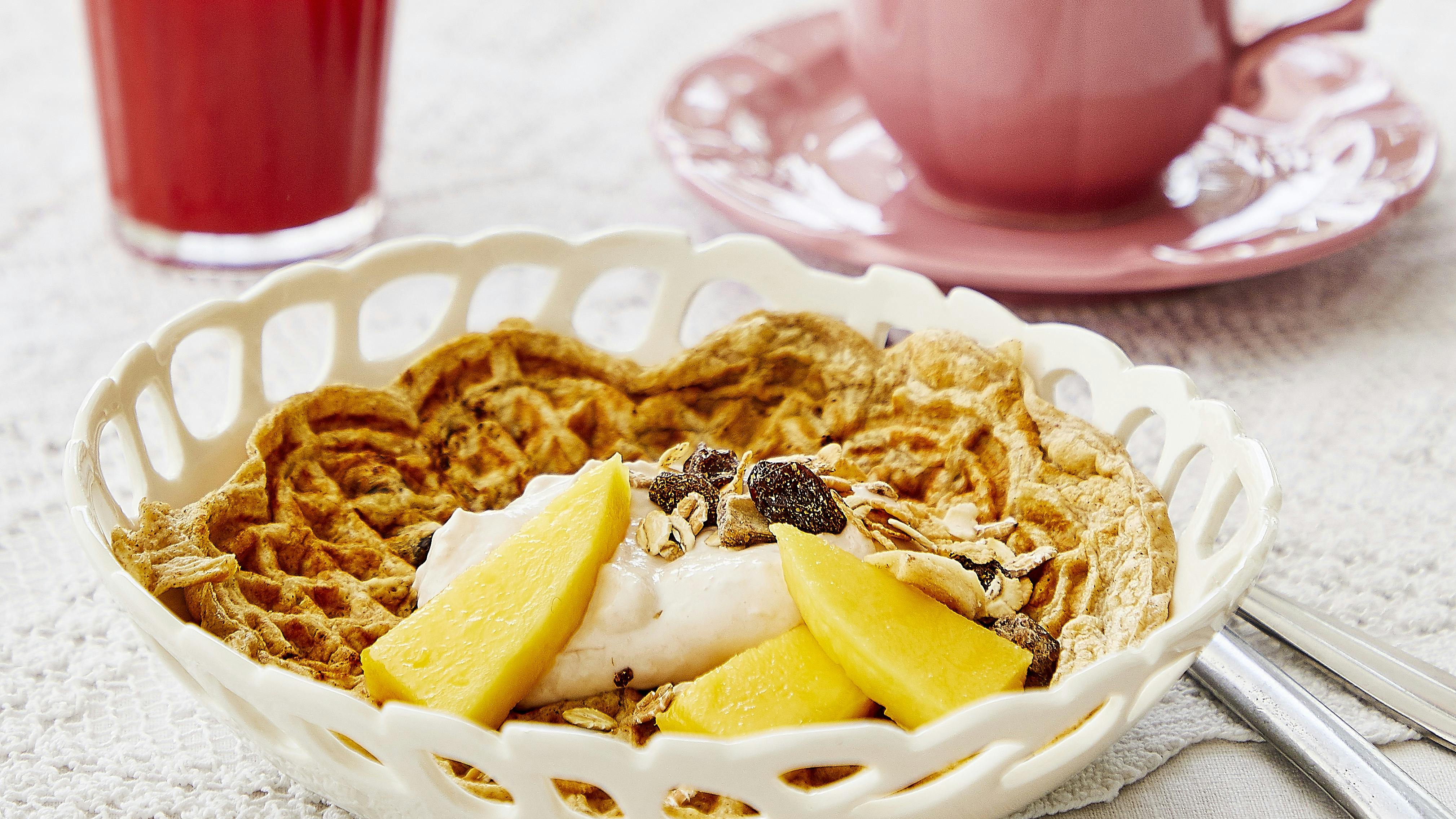 Skønne og sunde morgenmadsvafler med müsli og kanel