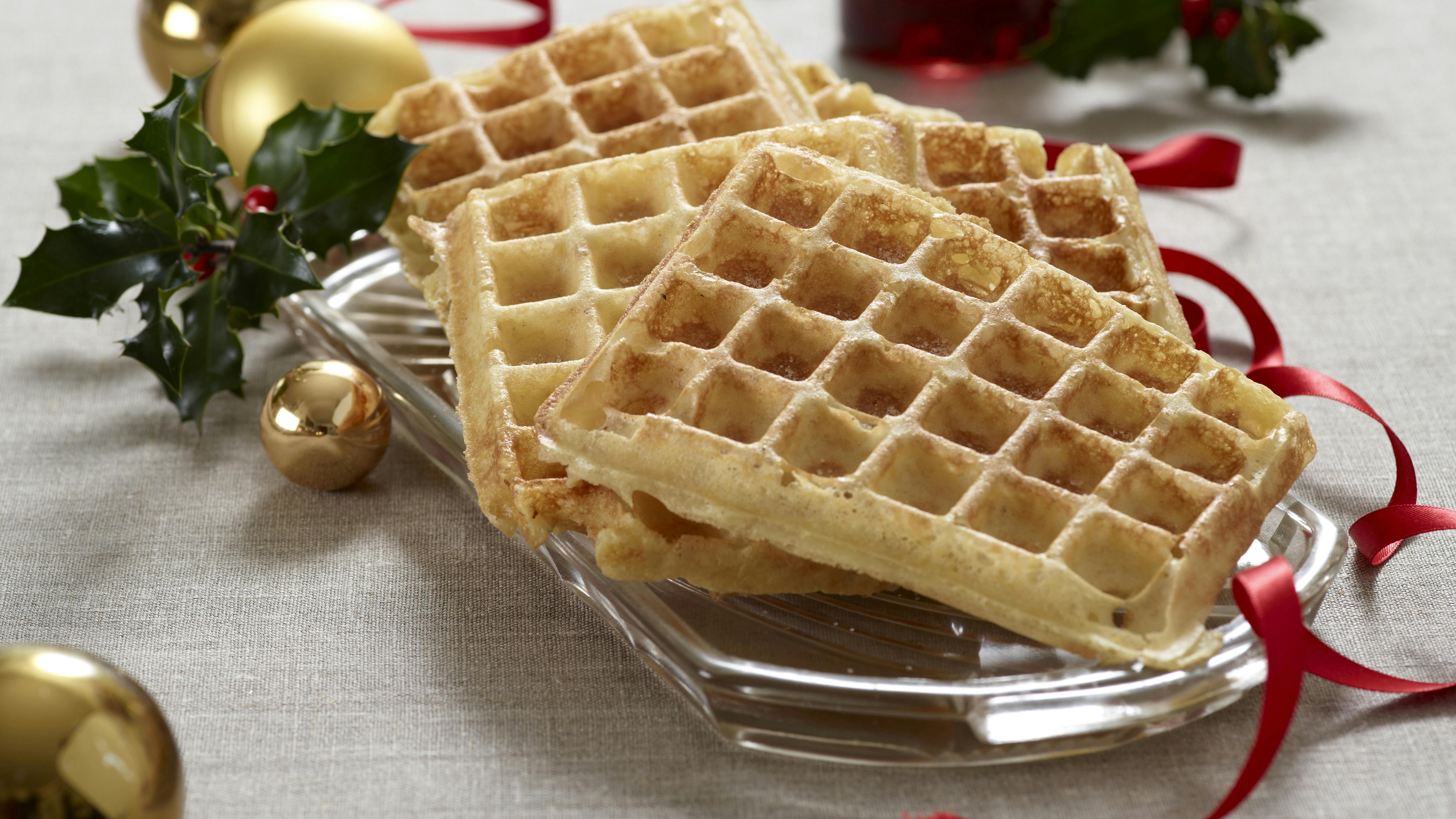 Sprøde advents-vafler med rå-rørte blåbær