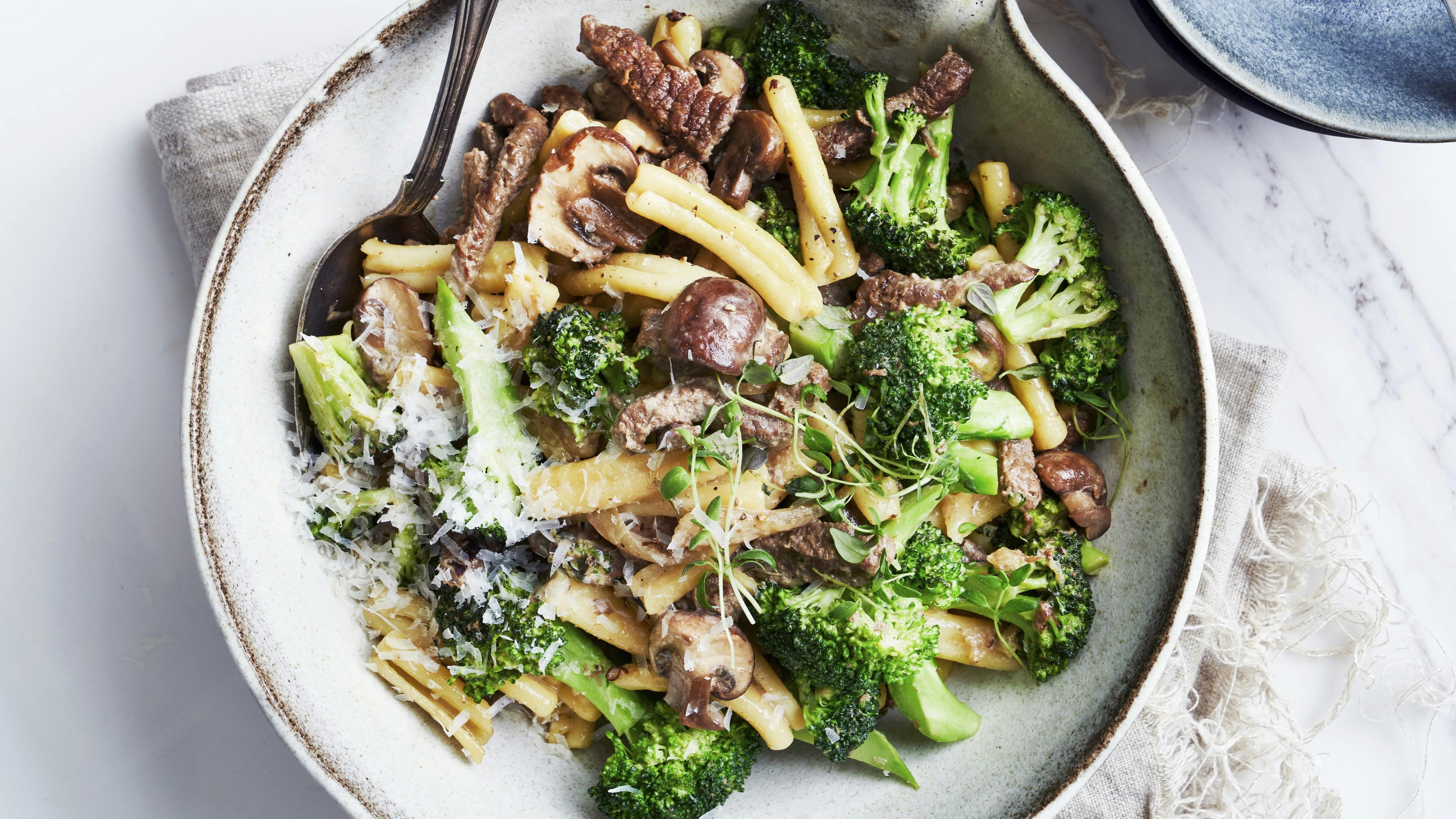 Cremet pasta med oksekød