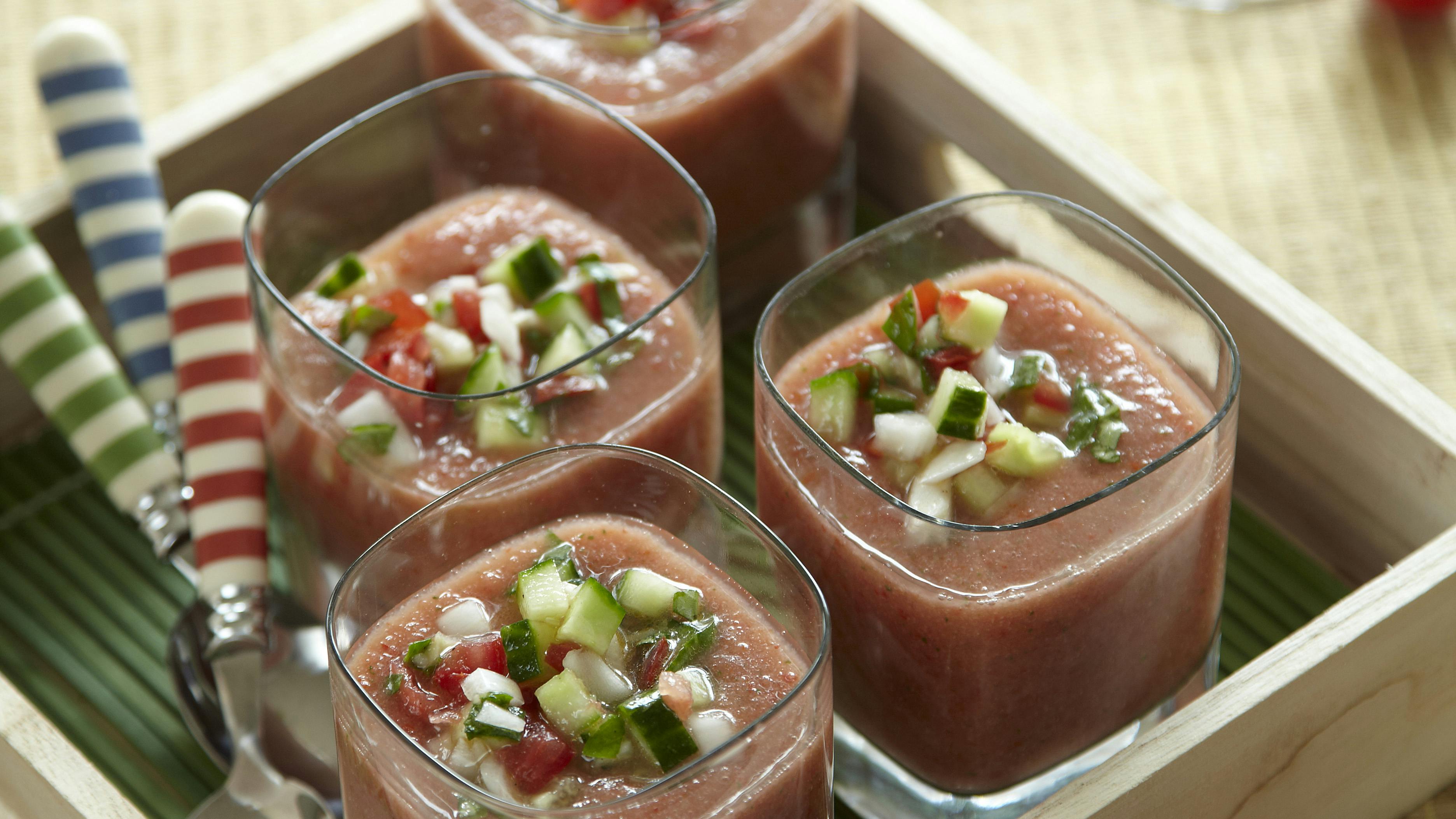 Nem gæstemad: Portionsanrettet gazpacho med grøntsagstern