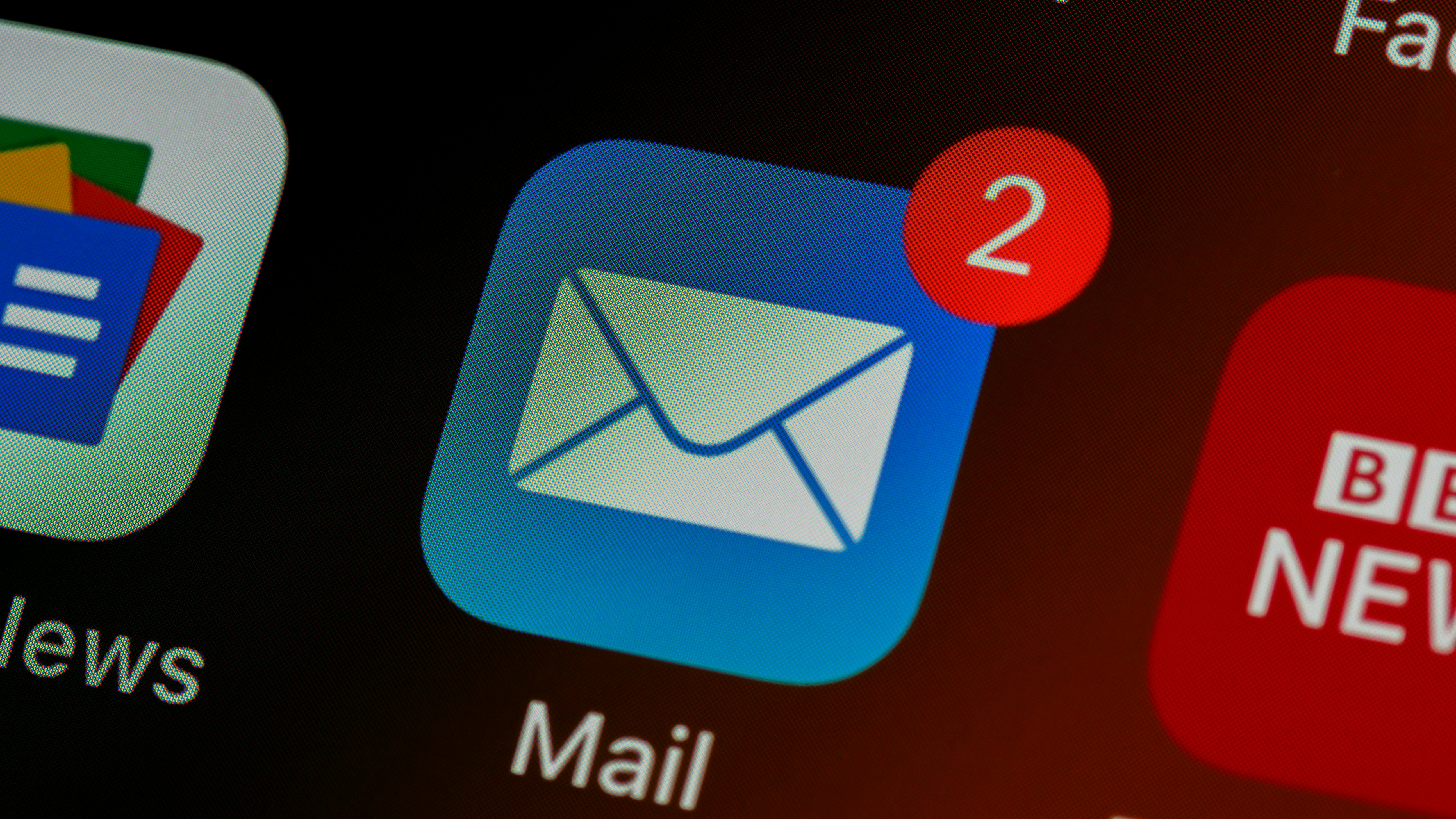 Screenshot af indbakke med to ulæste mails i.