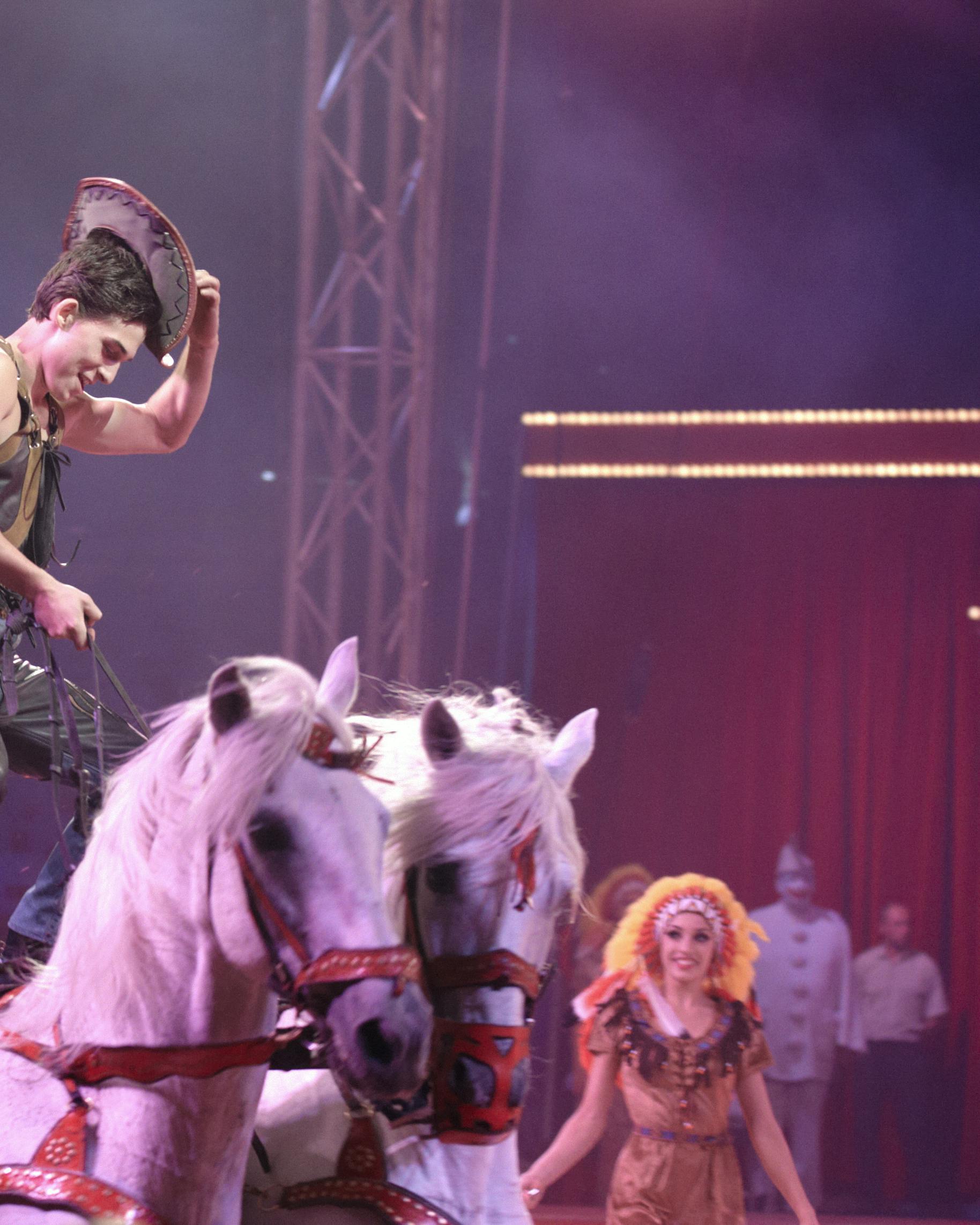 Velgørenhedsforestilling i Cirkus Arena for foreningen Familier med kræftramte børn. -