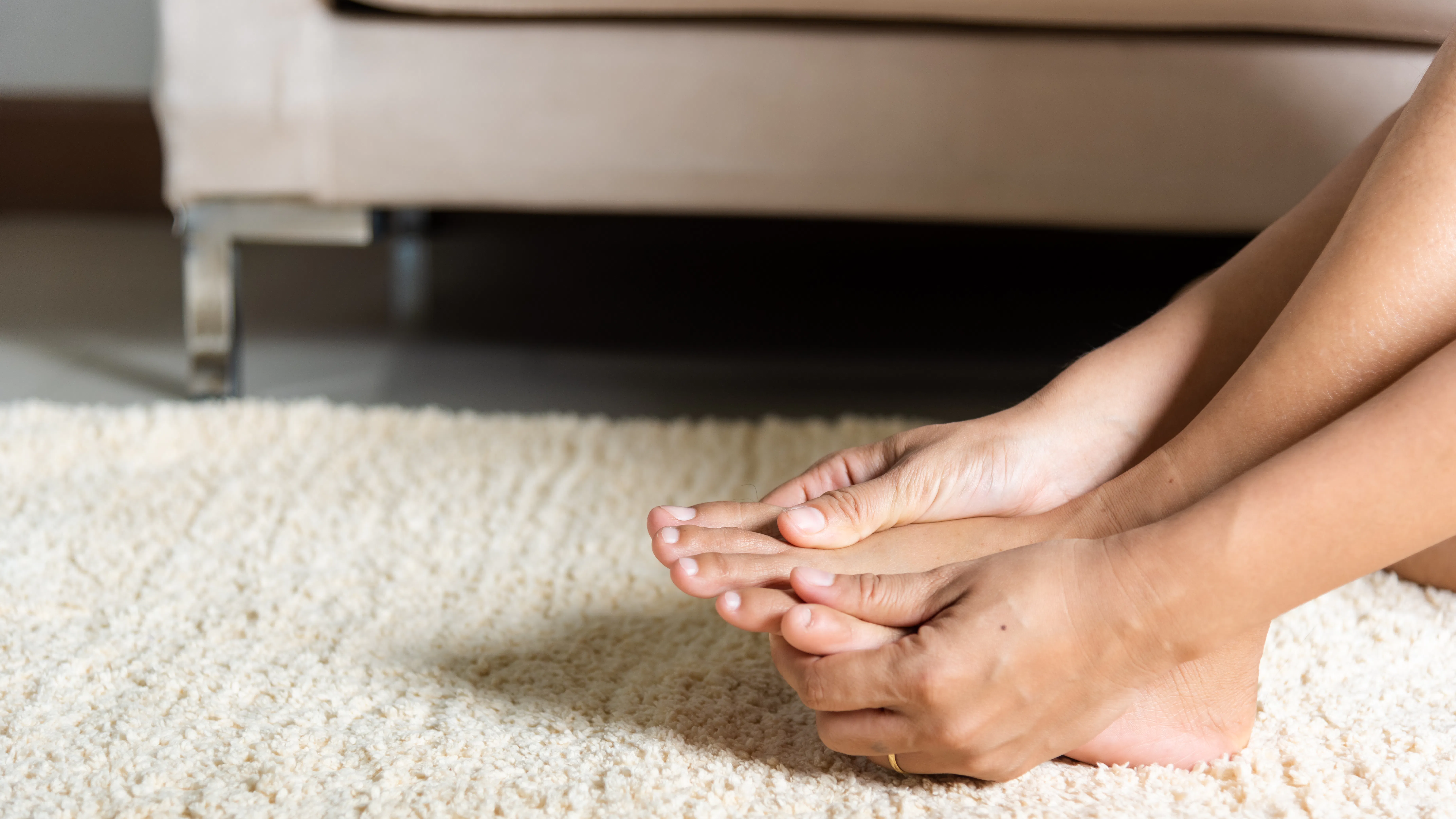 Kvinde med splint i foden