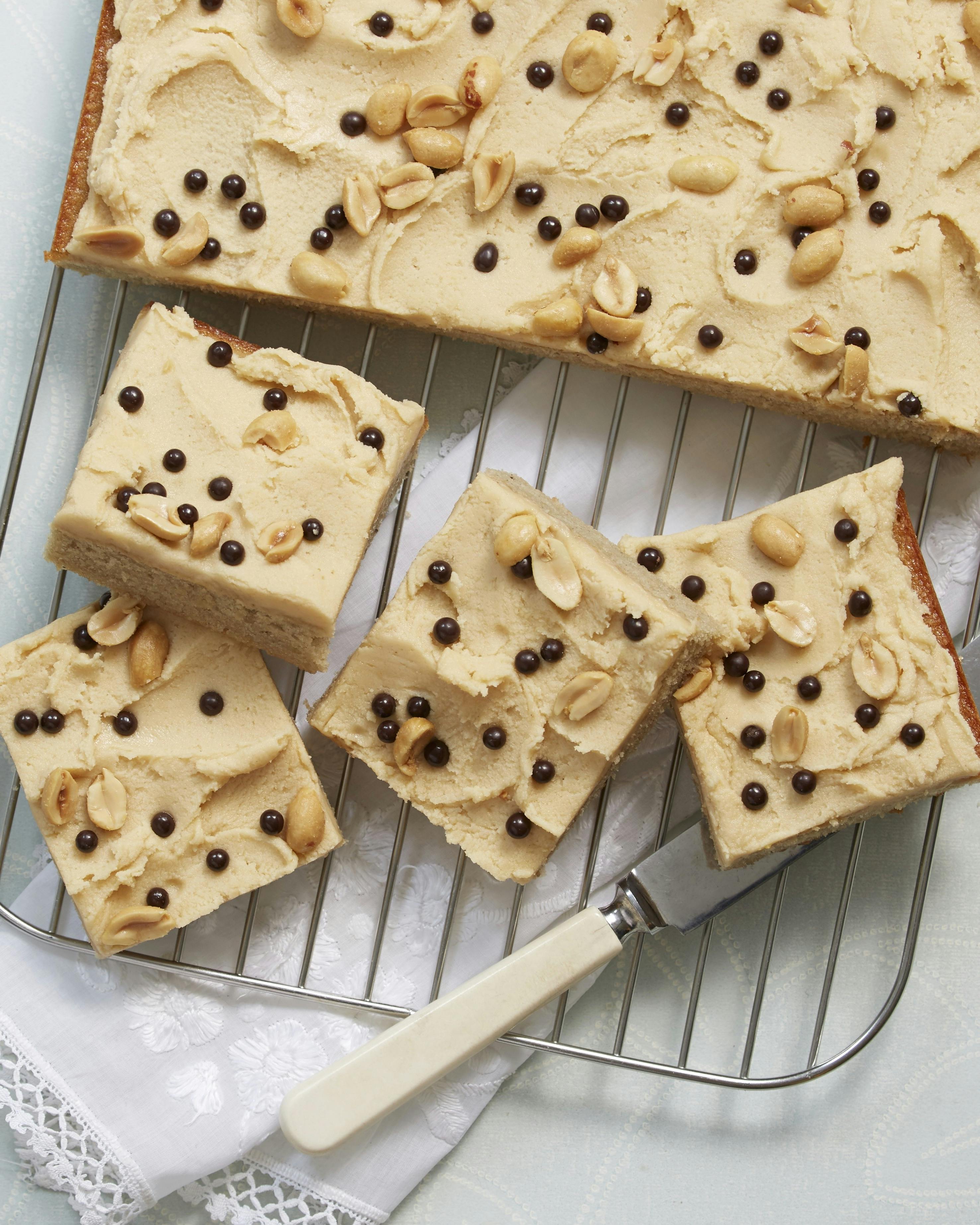 Bradepandekage med banan med peanutbutter topping
