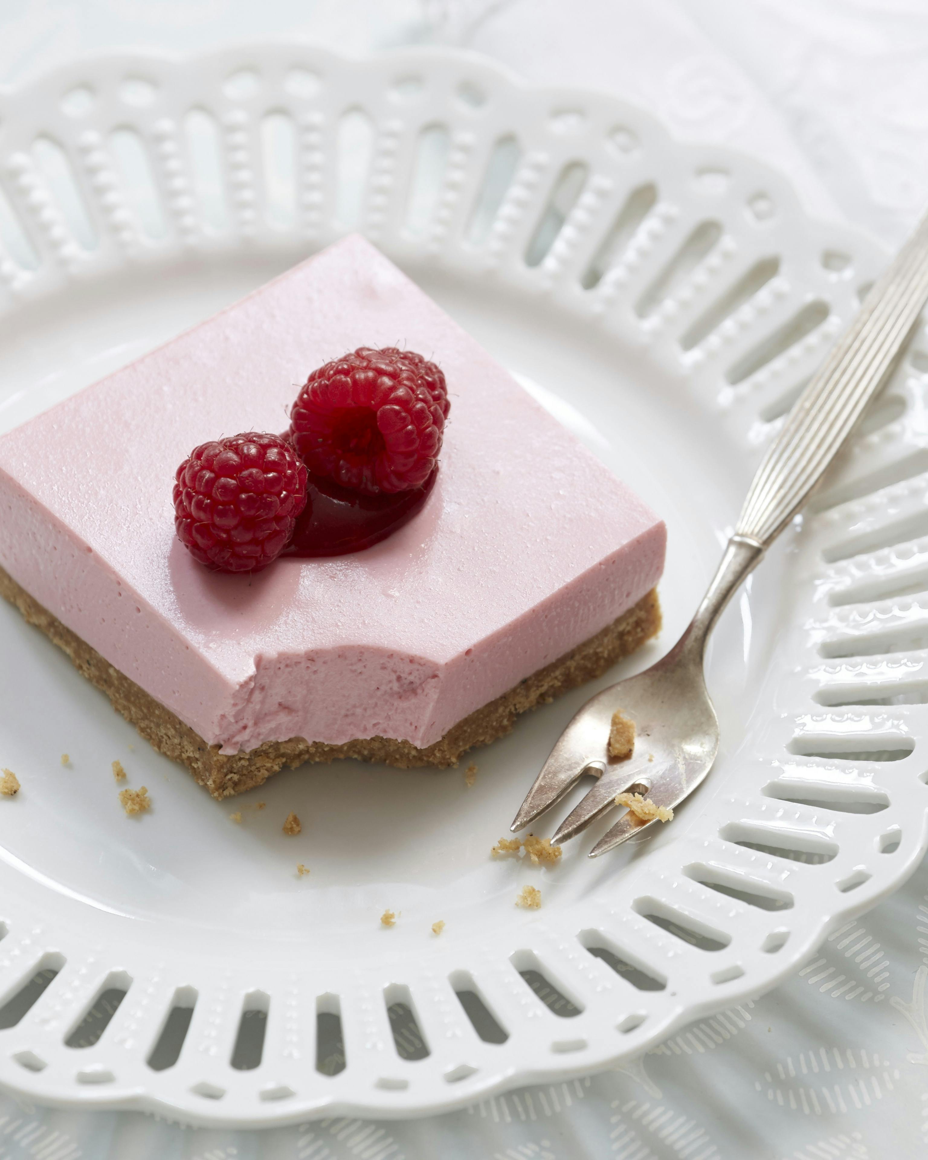 Lækker og cremet hindbær-cheesecake i bradepande