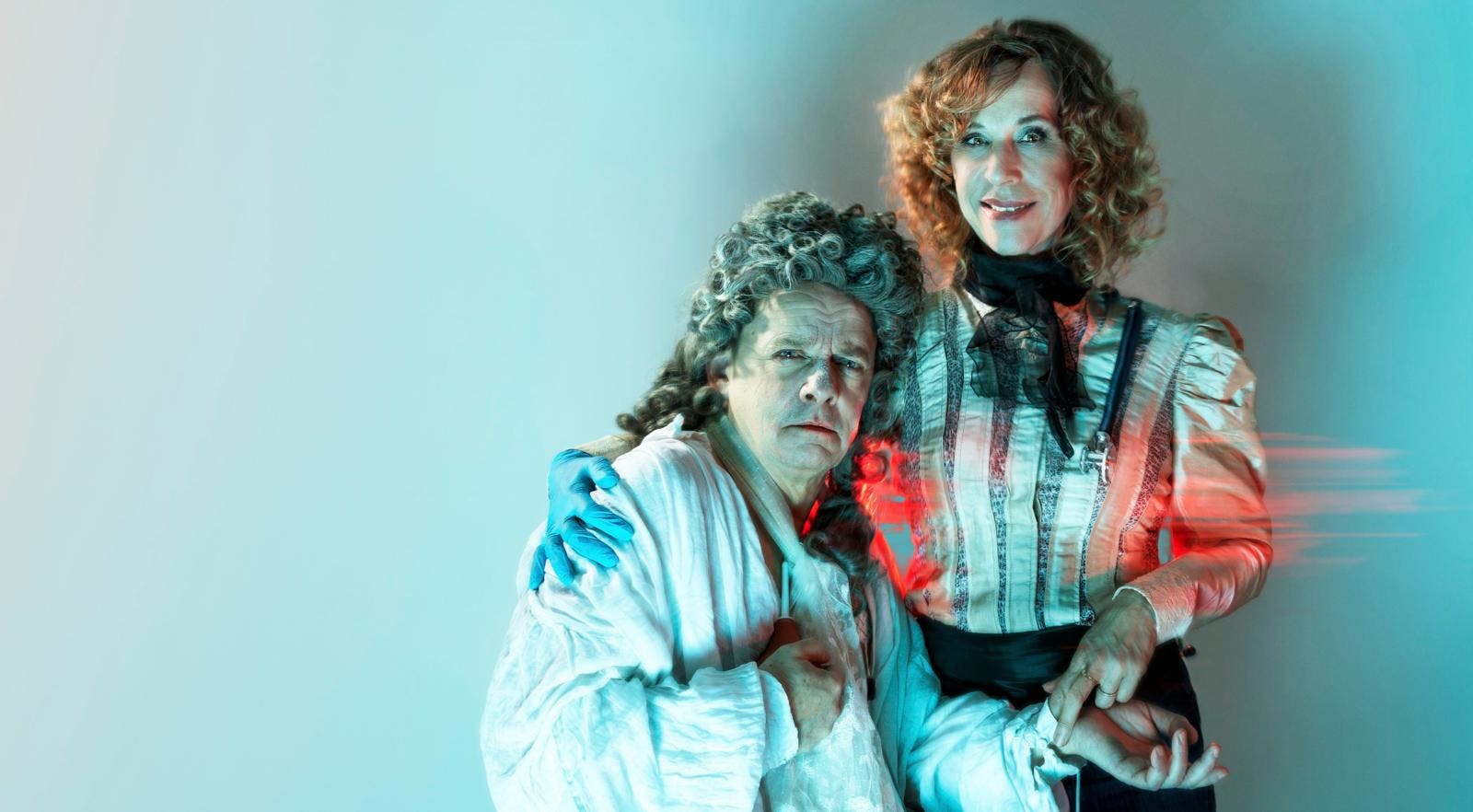 Foto af Olaf Johannesen og Ann Eleonora Jørgensen fra Den Indbildt Syge af Moliere på Grønnegårds teatret