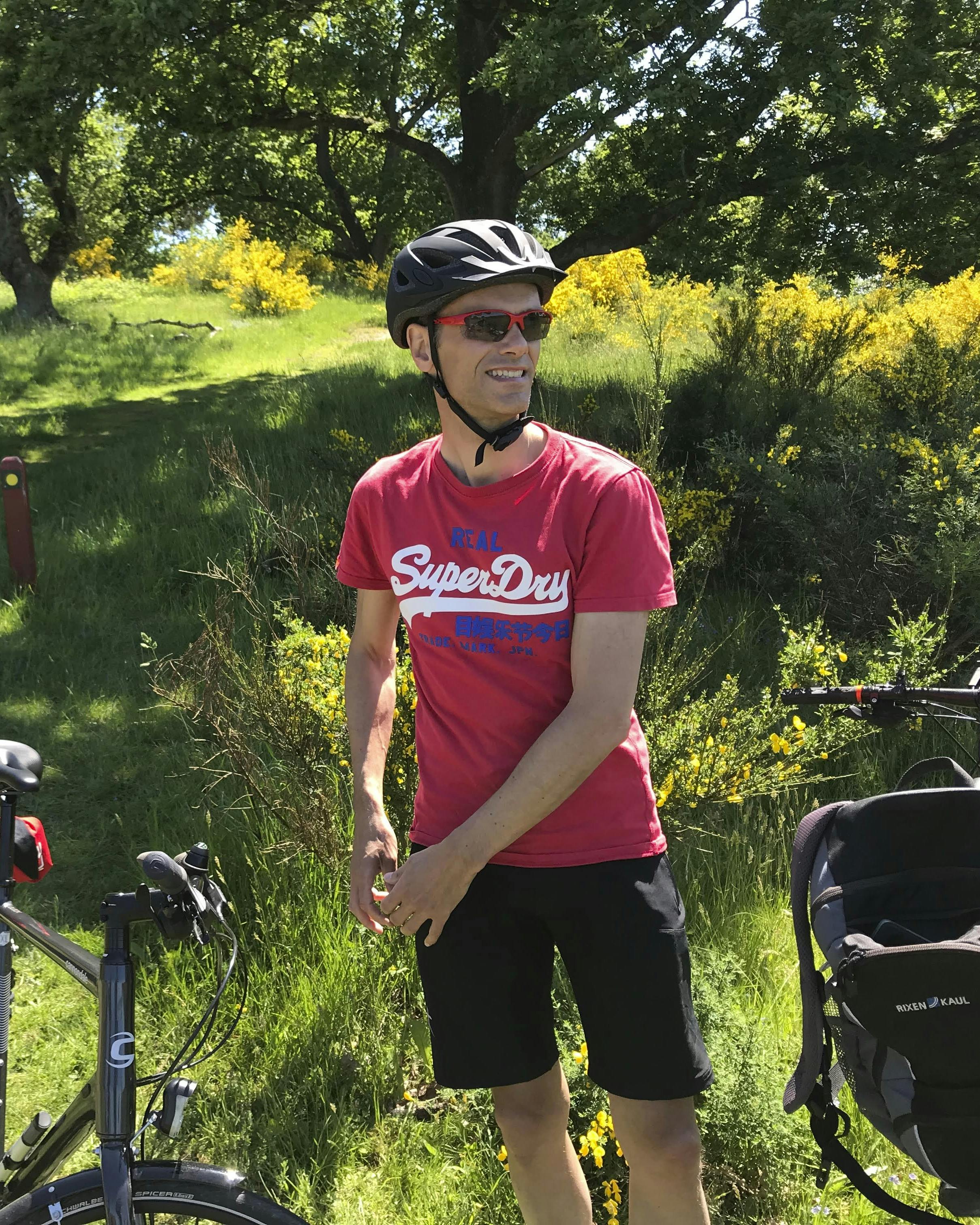 https://imgix.familiejournal.dk/2025-07-01/BrianpaCykel2.jpg