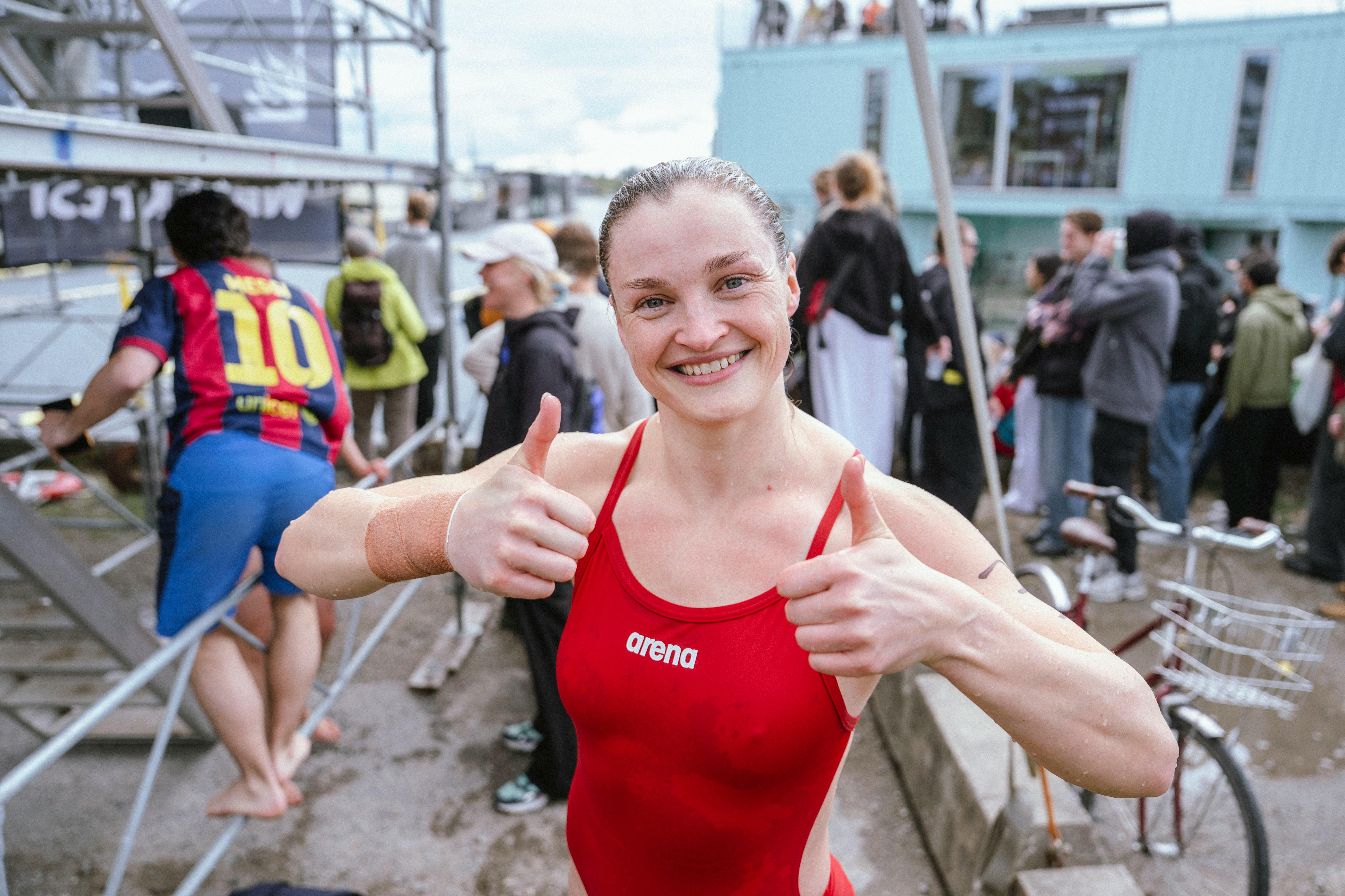 Annika Bornebusch er fem gange danmarksmester i udspringsdisciplinen high dive, men maveplask er nyt for hende.