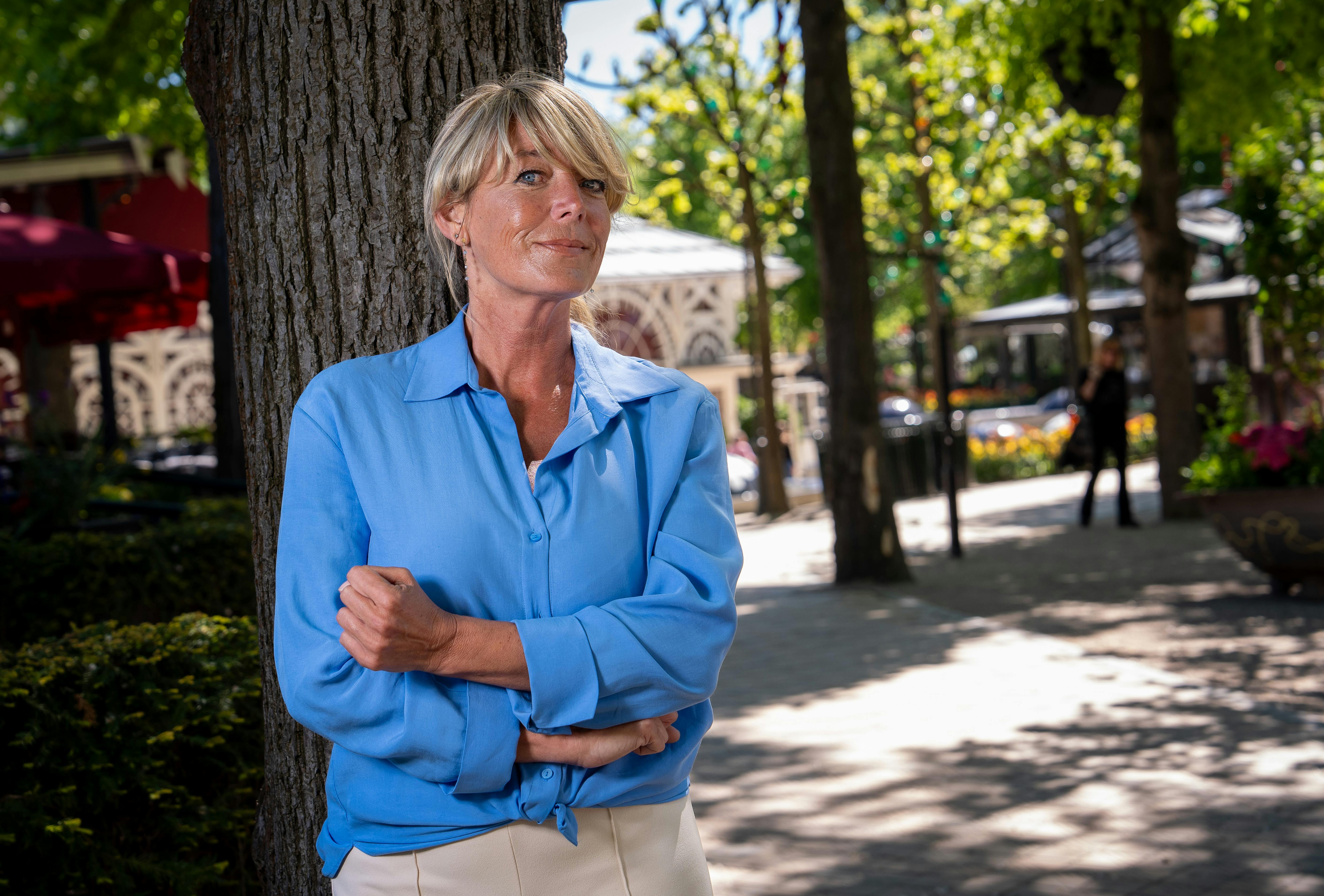 Sanger og sangskriver Lonnie Kjer alias Lonnie Devantier fotograferet i Tivoli.
