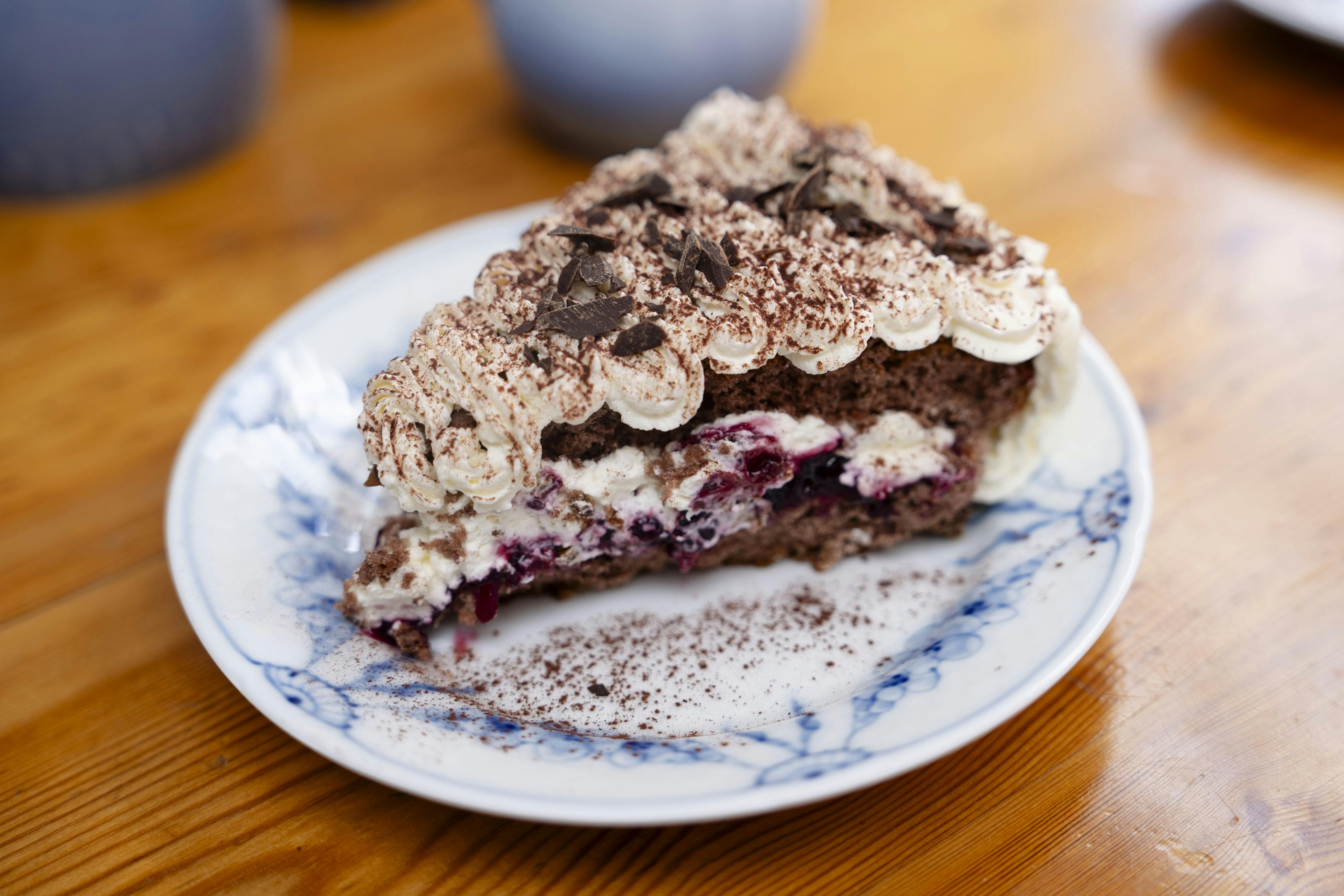 Brødtort – også kendt som rugbrødslagkage – er stadig en favorit på det sønderjyske kagebord og hos Café Agnes i Aabenraa.