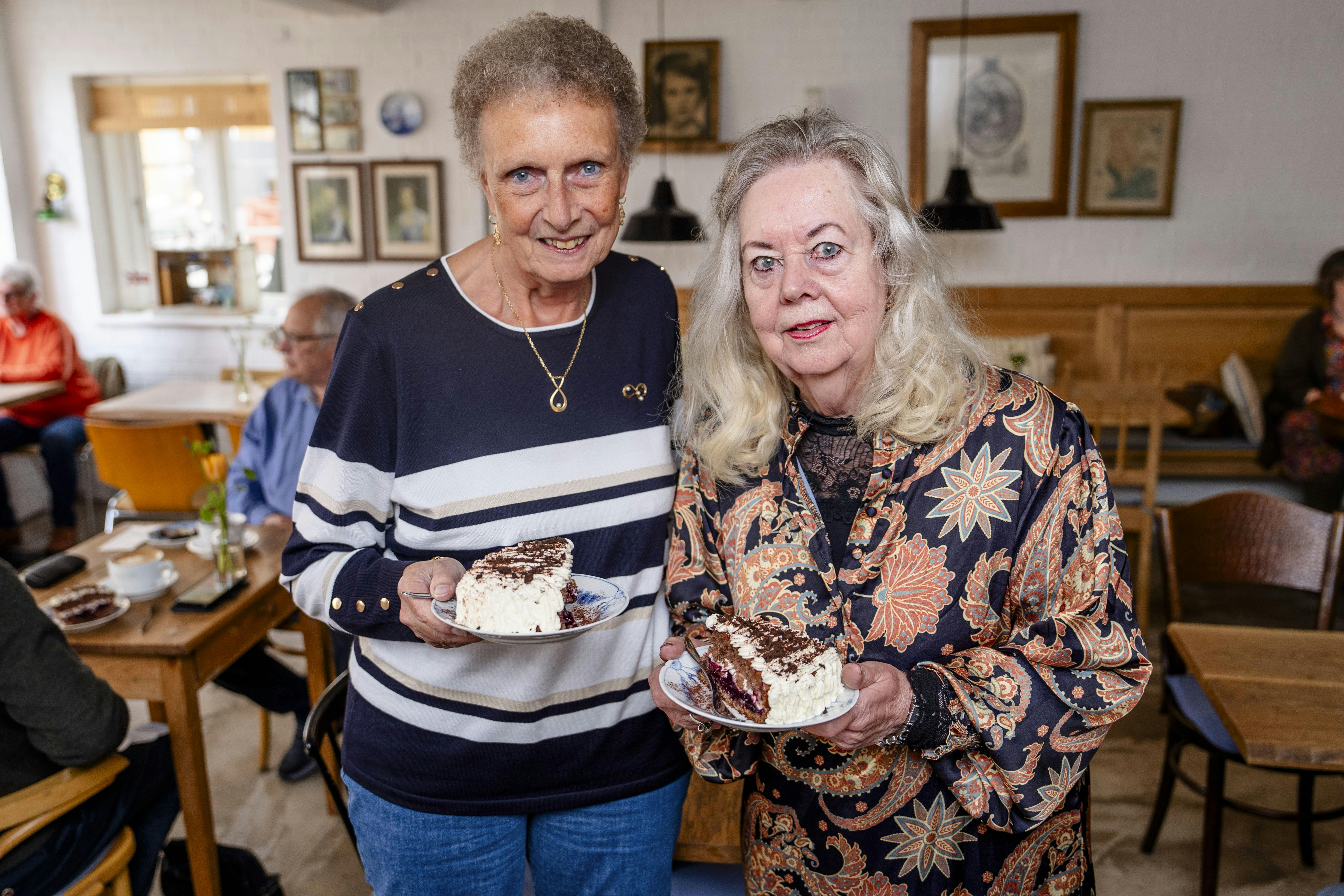 Når bageglade Facebook-brugere bliver genforenet med gamle kageopskrifter, er det takket være de to sønderjyder Annegrete Skov Larsen og Birthe Merete Jessen.
