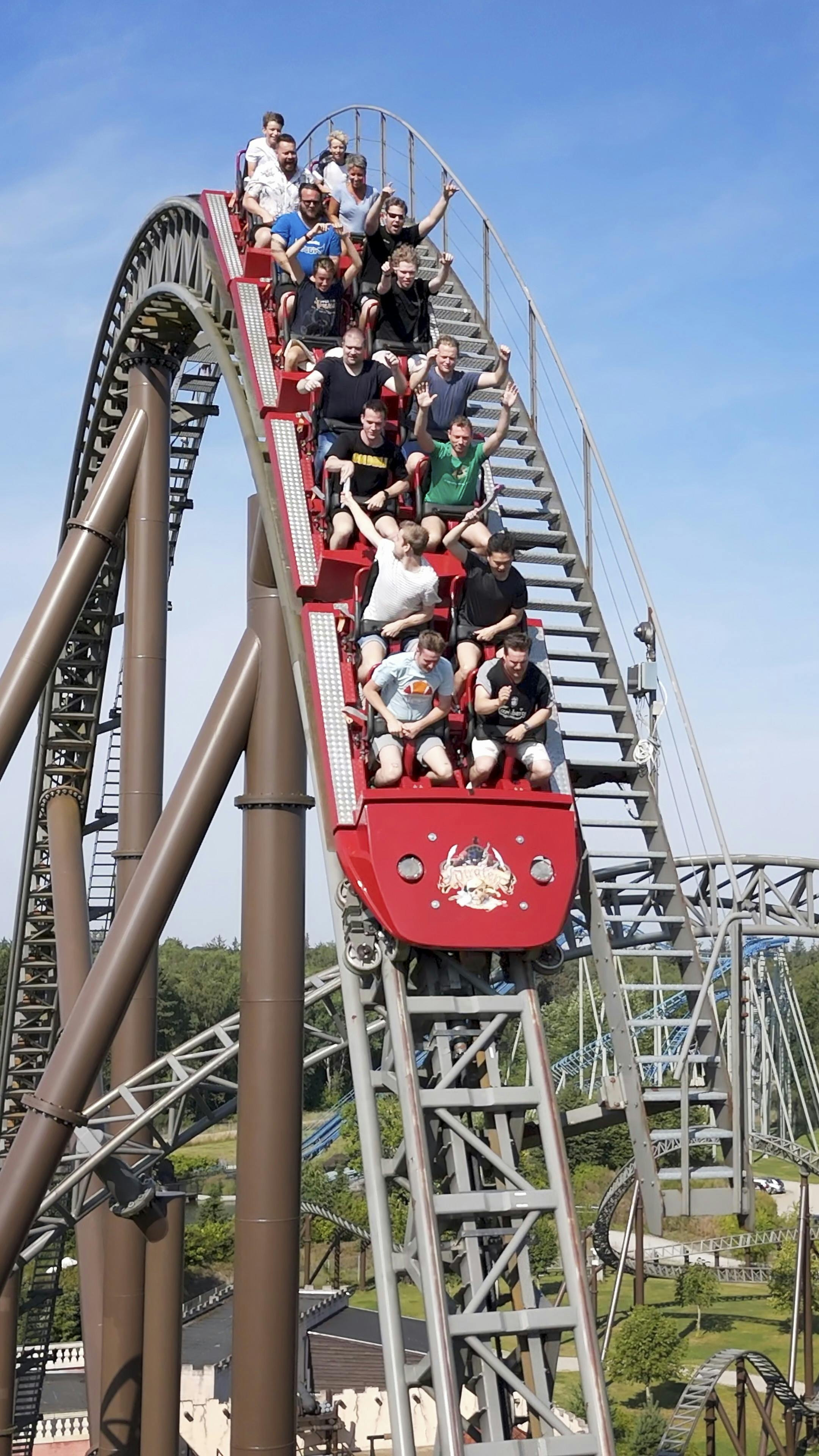 Djurs Sommerland har fået to nye rutsjebaner, siden Alexander var forbi sidst, så med dagens udflugt når han op på at have prøvet 303 forskellige.