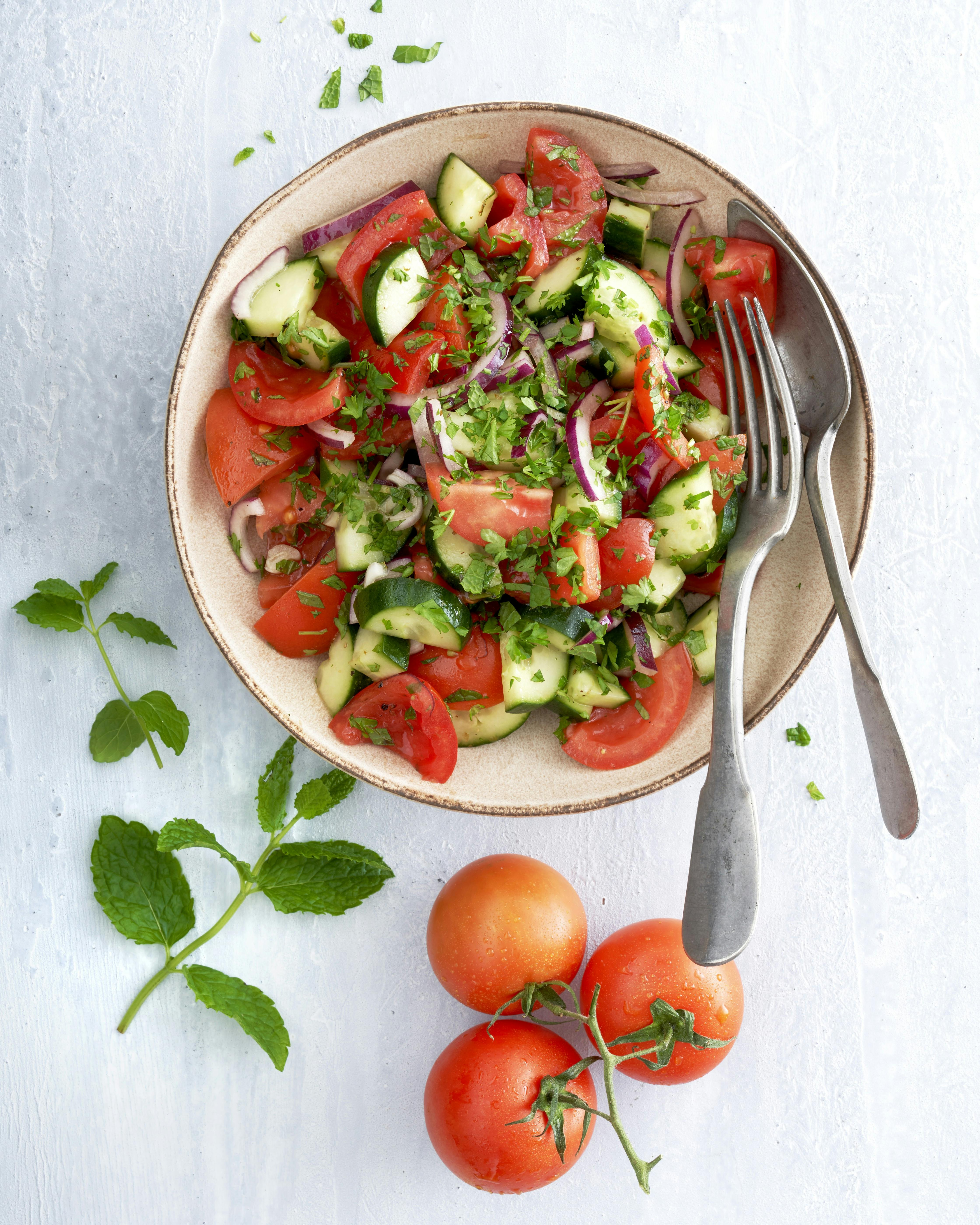 Græsk salat medtomat, agurk og rødløg
