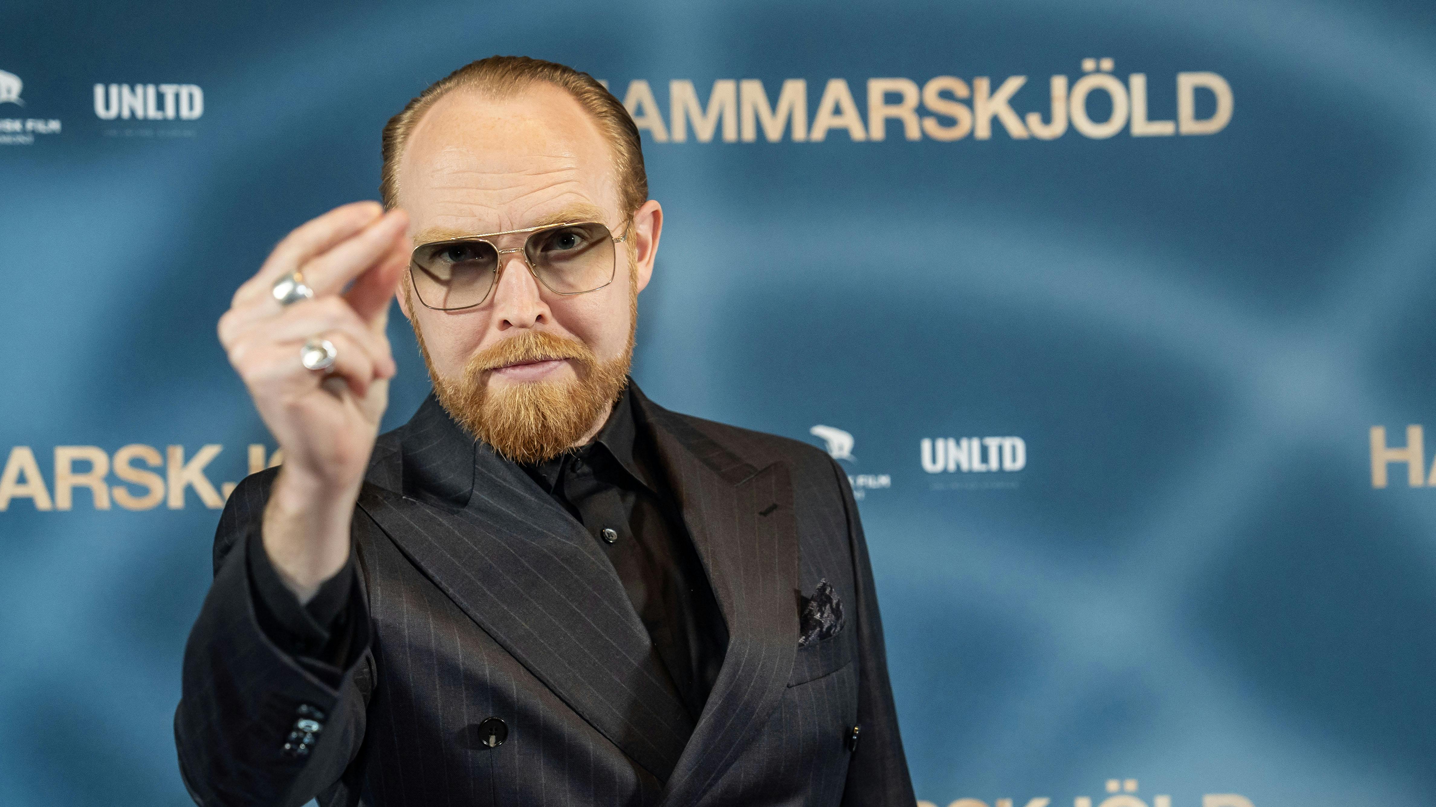 Manipulator, hypnotisør og tv-stjerne Jan Hellesøe til premiere på filmen "Hammarskjöld".